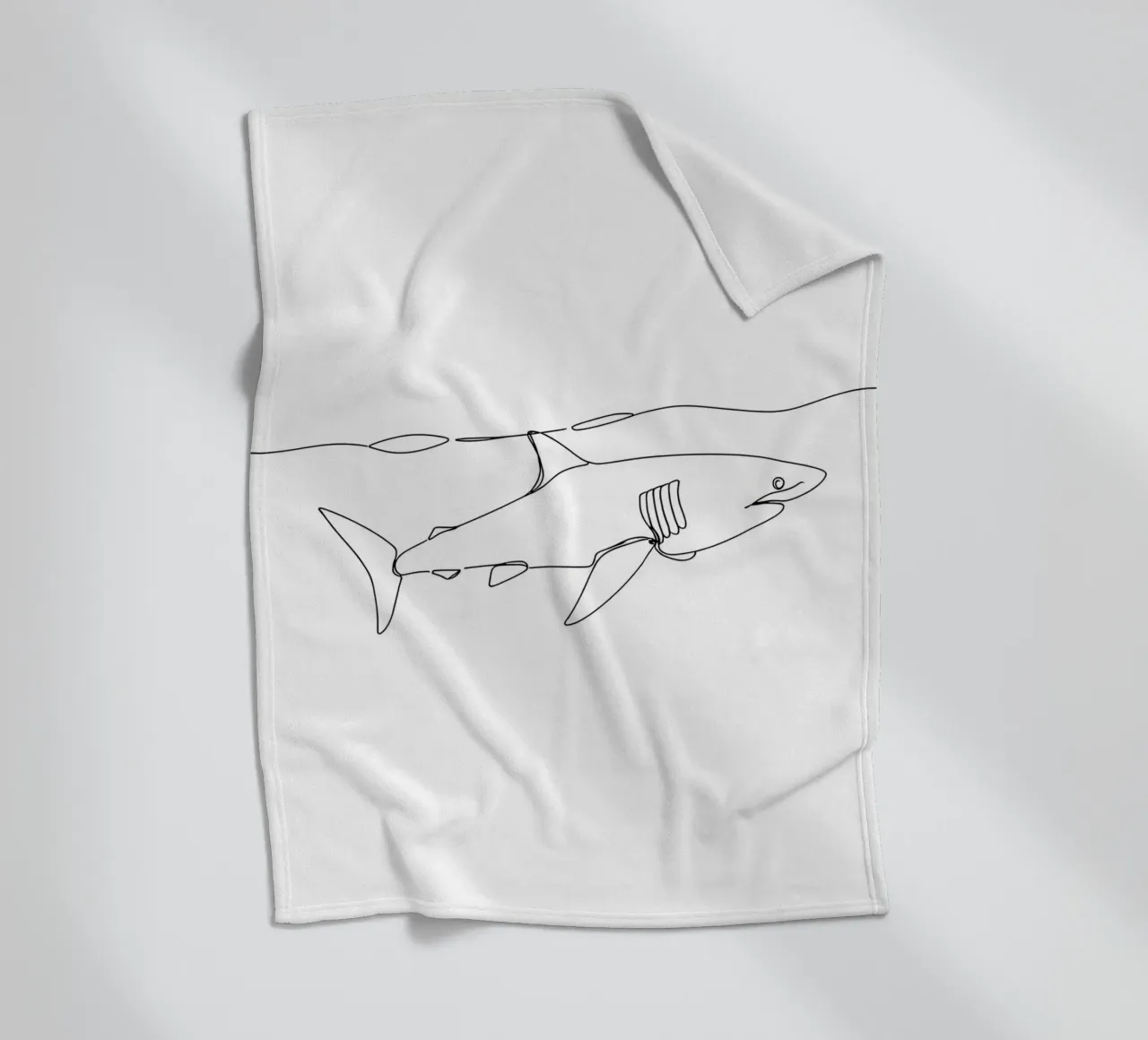 Hai unter Ozean Minimalist Line Art Zeichnung Fleecedecke von Viv Line Art