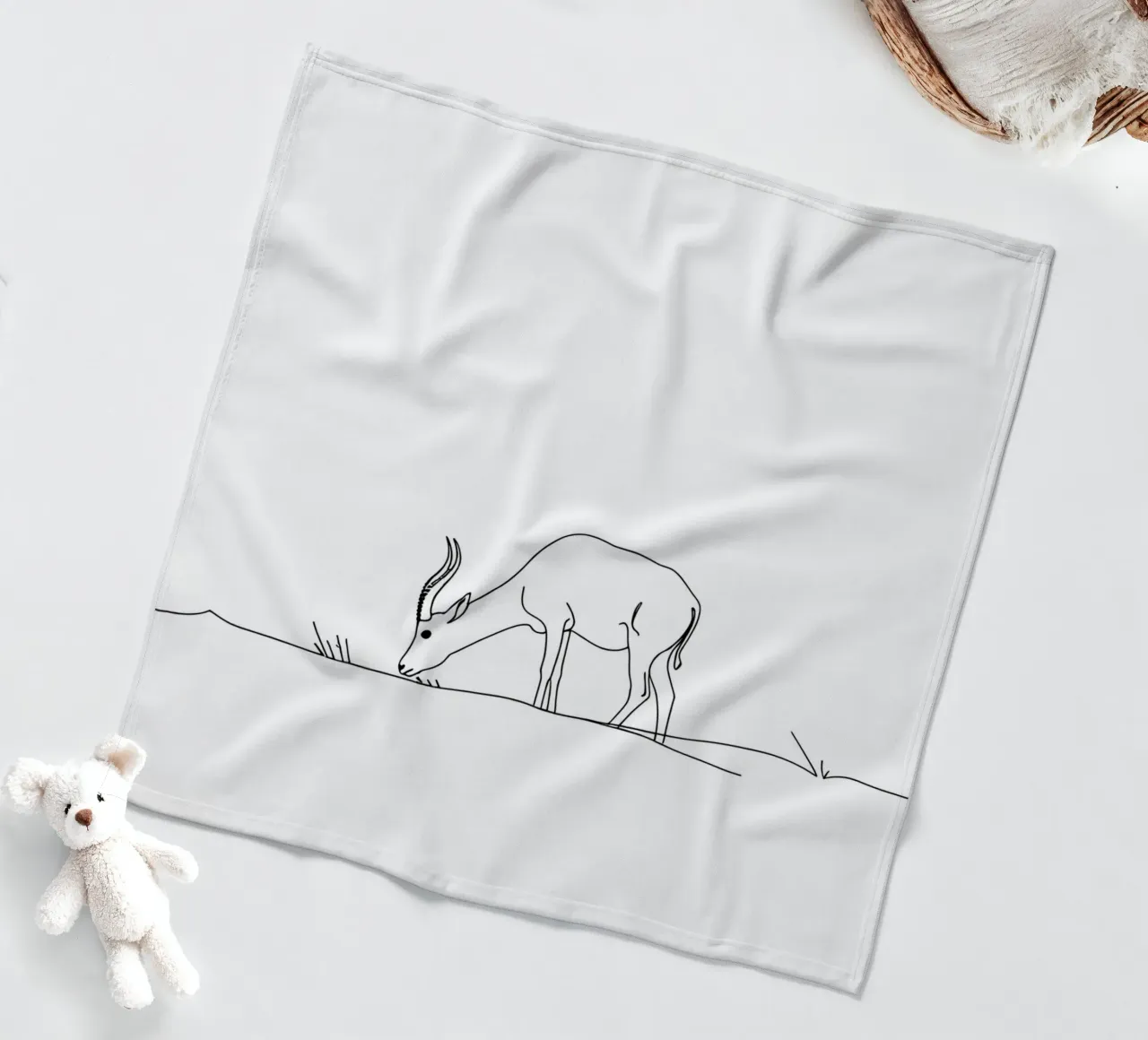 Antilope grasen Minimalist Line Art Zeichnung Fleecedecke von Viv Line Art