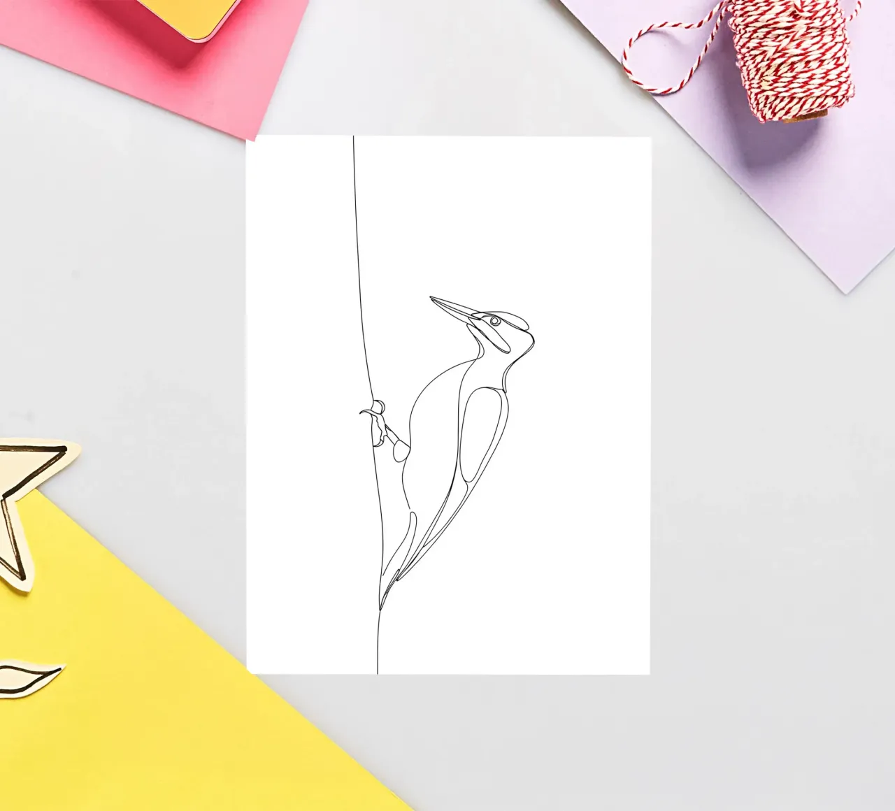 Pájaro carpintero en un árbol Dibujo minimalista lineal pegatina de Viv Line Art