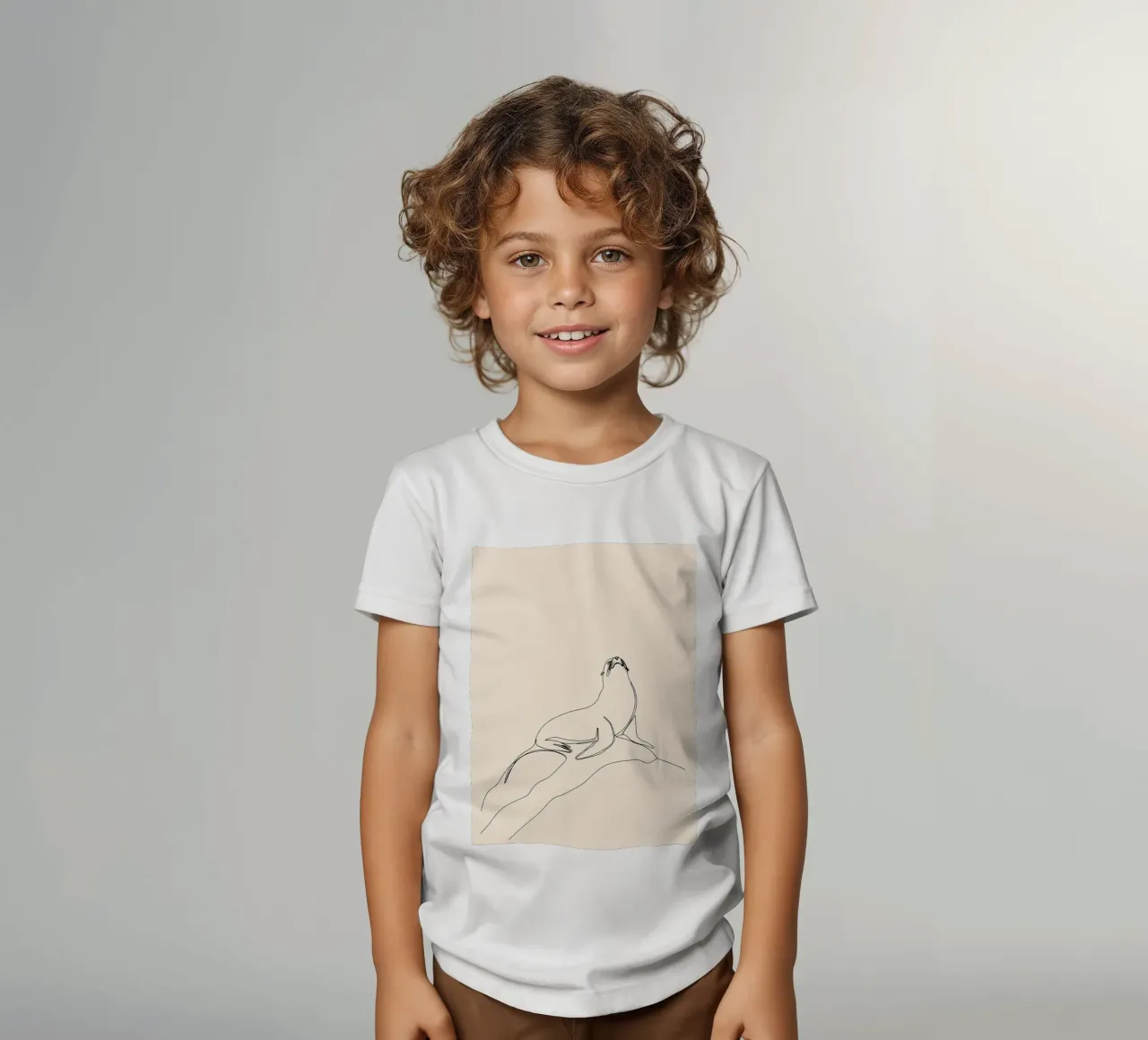 Robbe auf dem Felsen Minimalistische Strichzeichnung Kinder T-Shirt von Viv Line Art