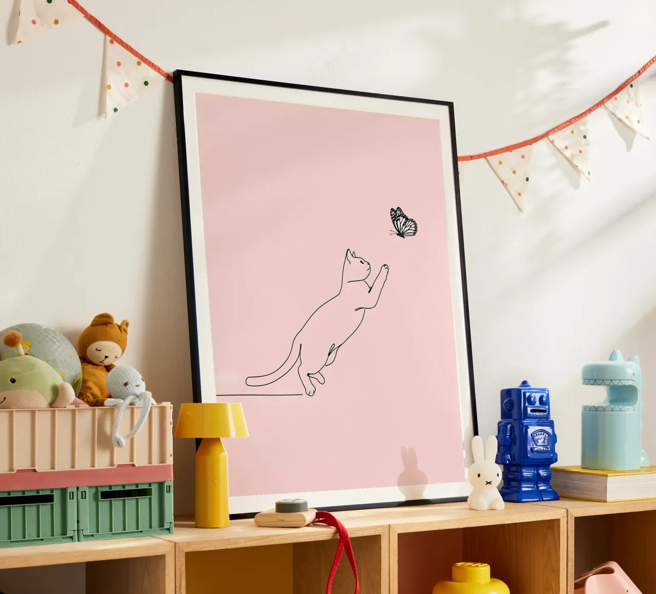 Chat jouant avec un papillon Dessin au trait minimaliste hahnemühle de Viv Line Art
