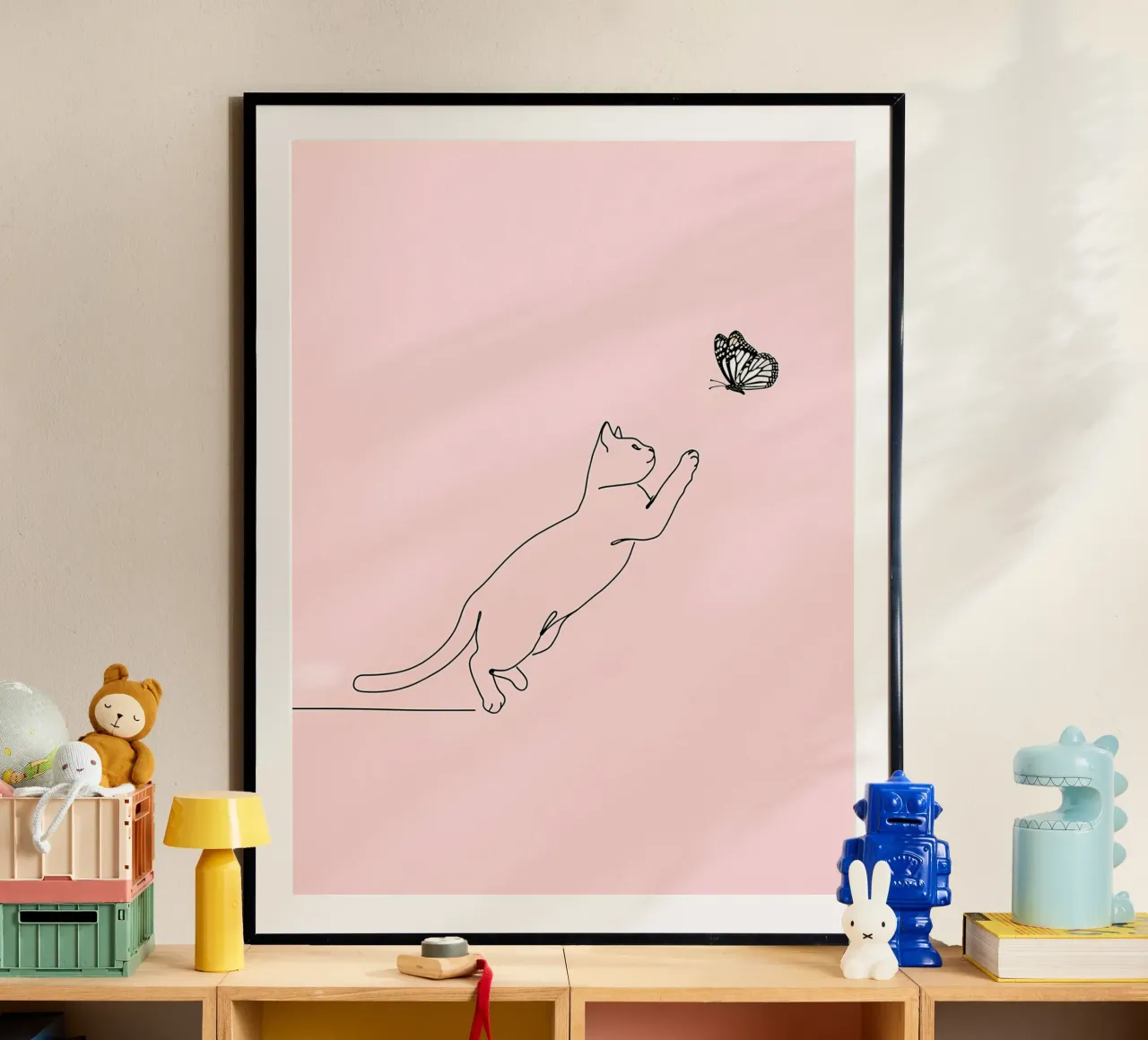 Chat jouant avec un papillon Dessin au trait minimaliste hahnemühle de Viv Line Art