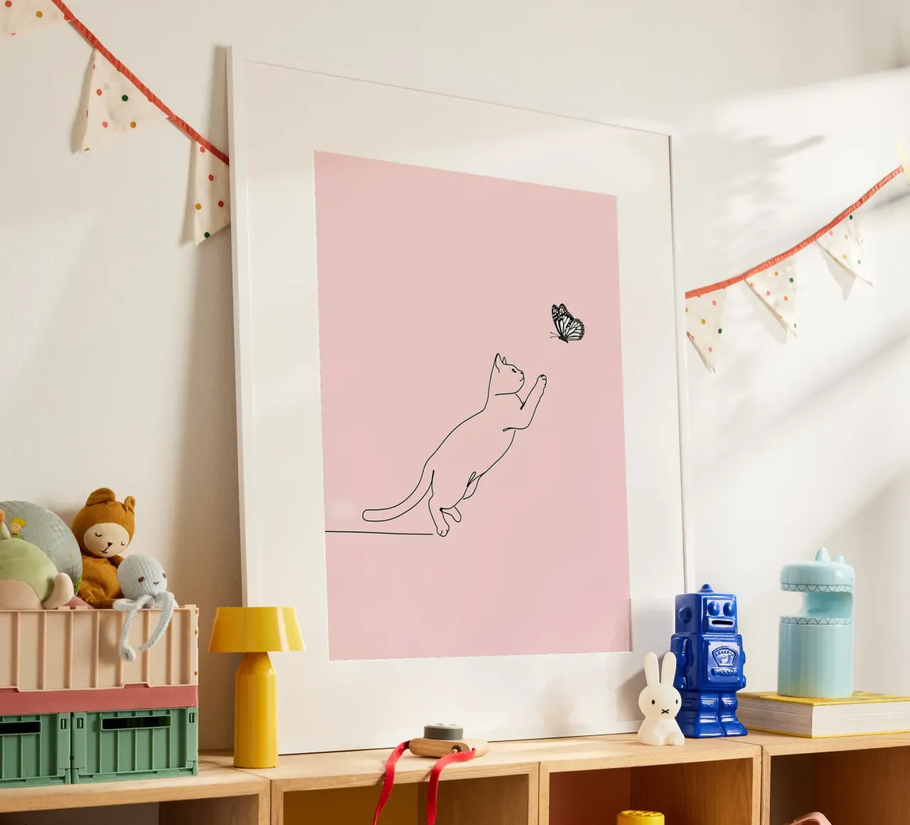 Chat jouant avec un papillon Dessin au trait minimaliste hahnemühle de Viv Line Art