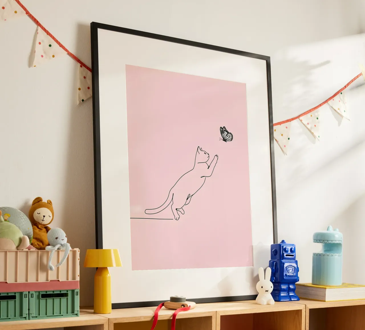Chat jouant avec un papillon Dessin au trait minimaliste hahnemühle de Viv Line Art