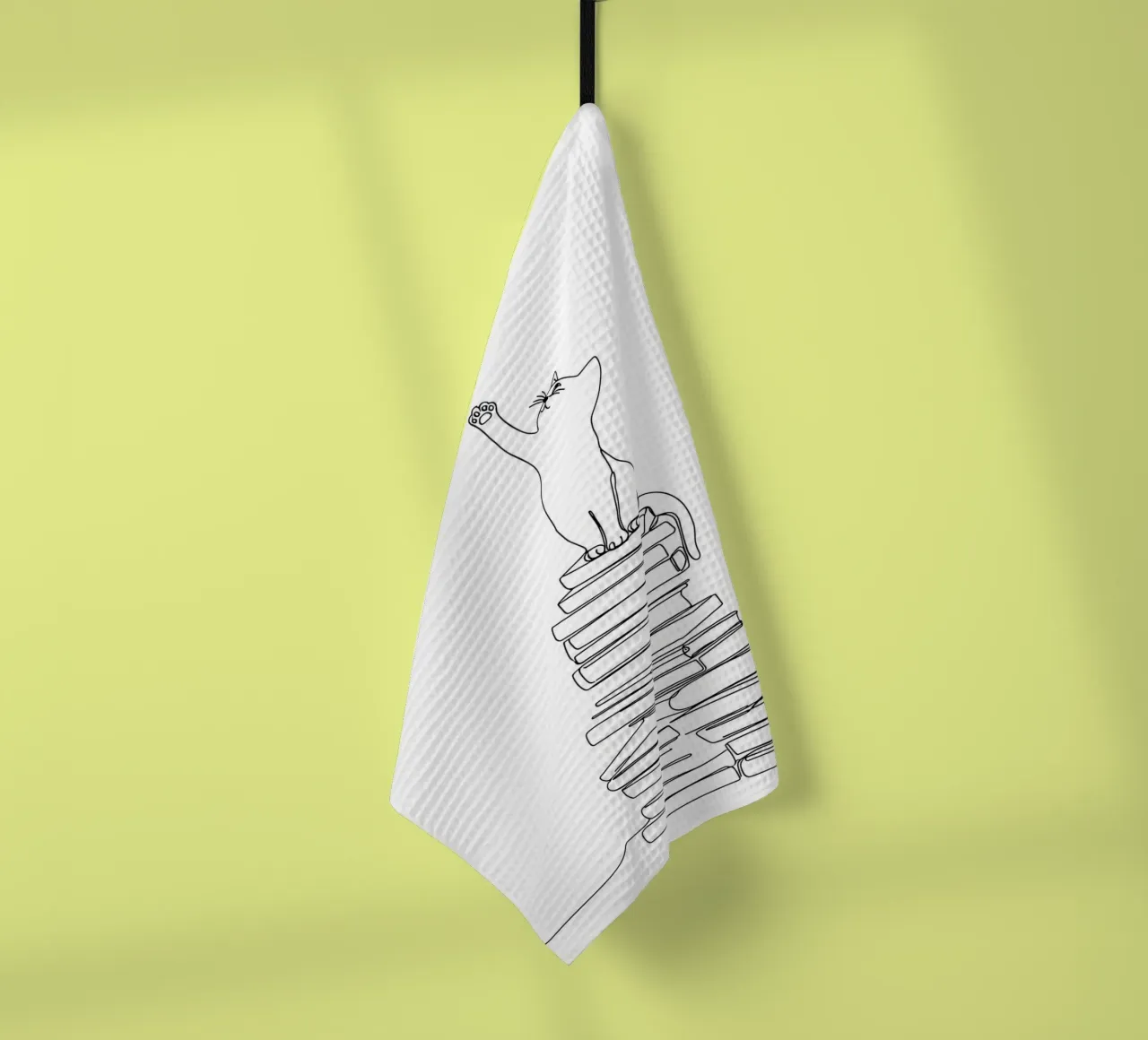Chat sur un livre s'approchant d'une étoile Dessin au trait minimaliste torchon de Viv Line Art