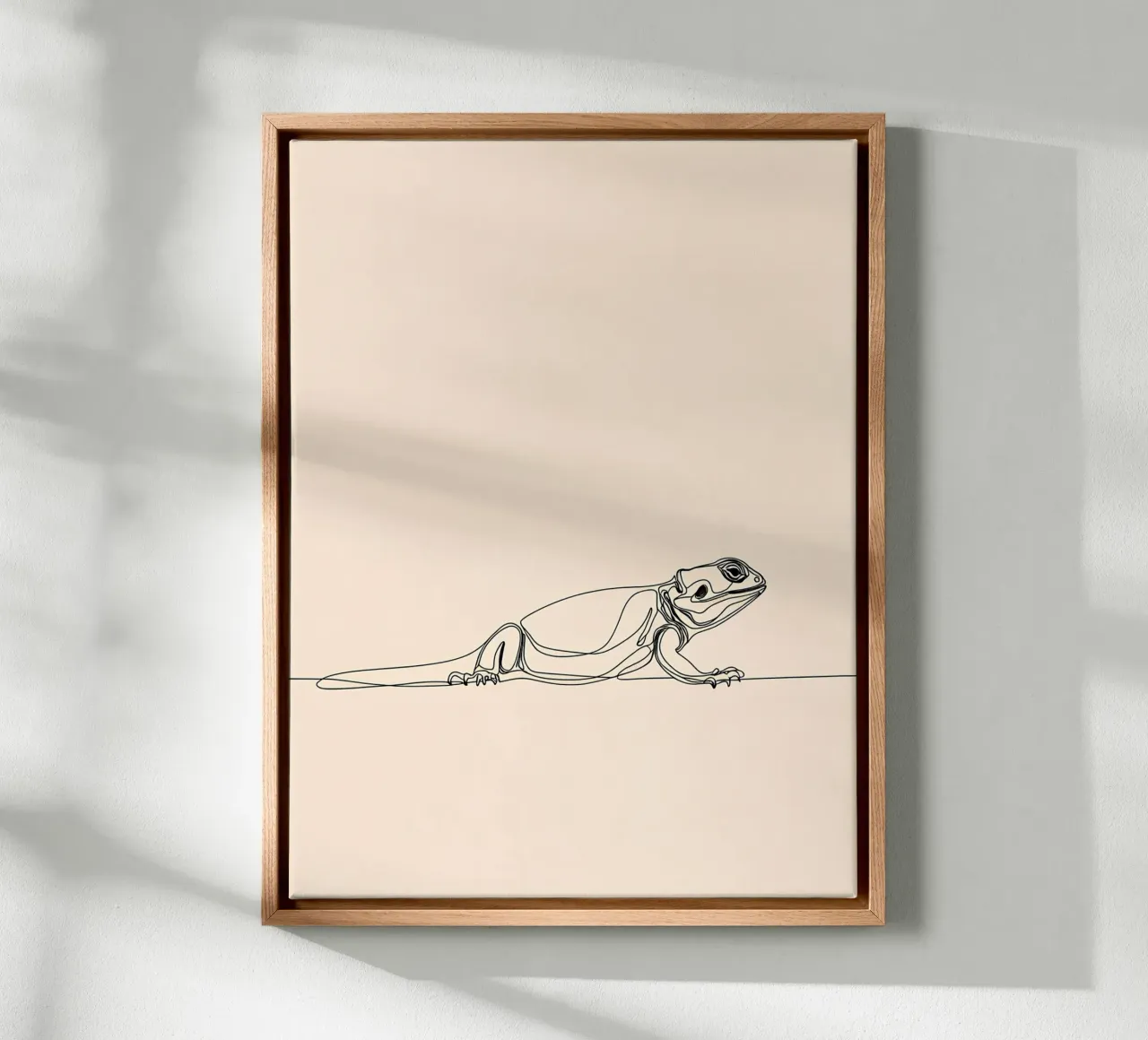 Eidechse Minimalist Line Art Zeichnung Leinwand mit Schattenfugenrahmen von Viv Line Art