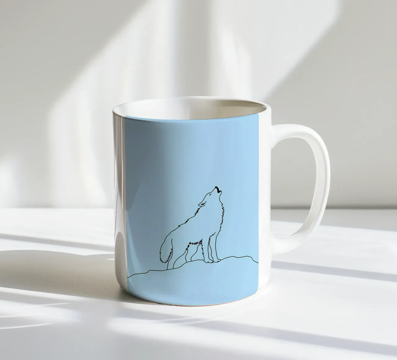 Loup hurlant Dessin au trait minimaliste mug en céramique de Viv Line Art