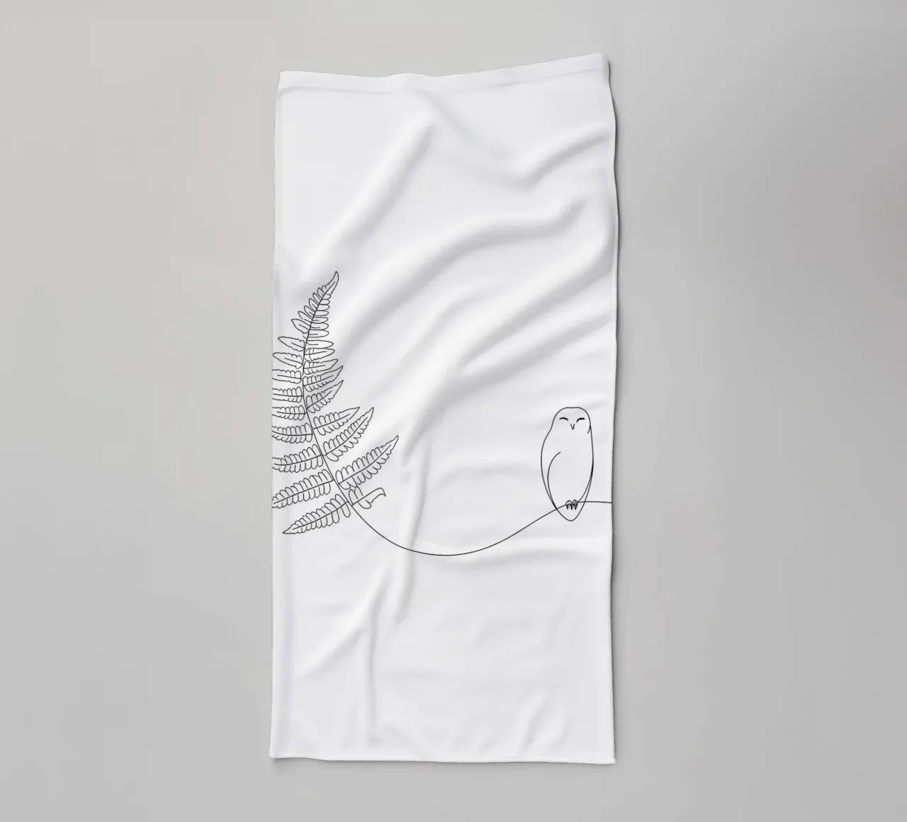 Gufo sul ramo di felce Minimalista asciugamano da bagno da Viv Line Art