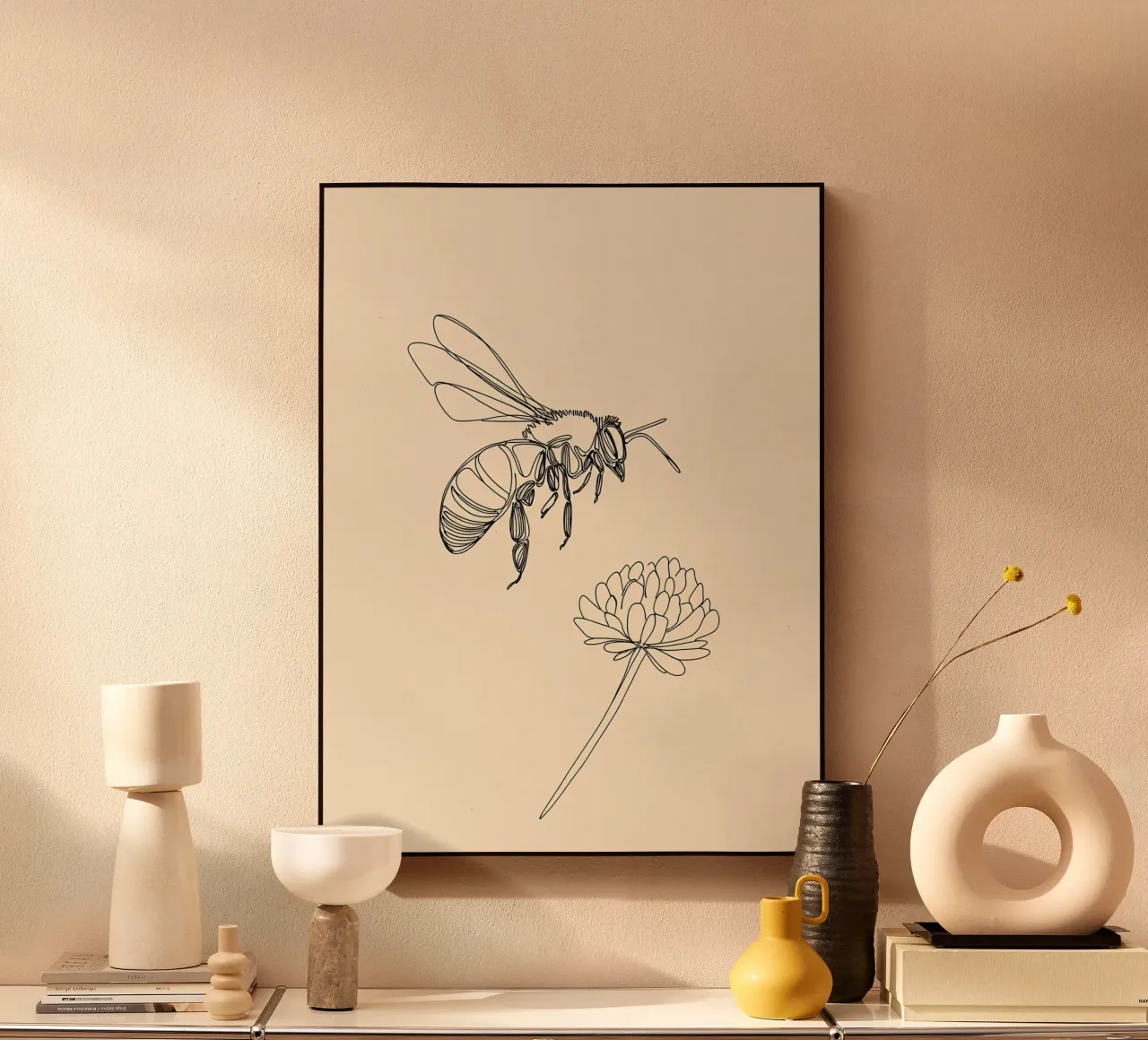Disegno lineare minimalista di api e fiori plexiglass da Viv Line Art