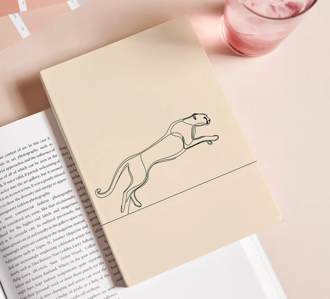 Leopard Running Minimalist Line Art Notizbuch von Viv Line Art