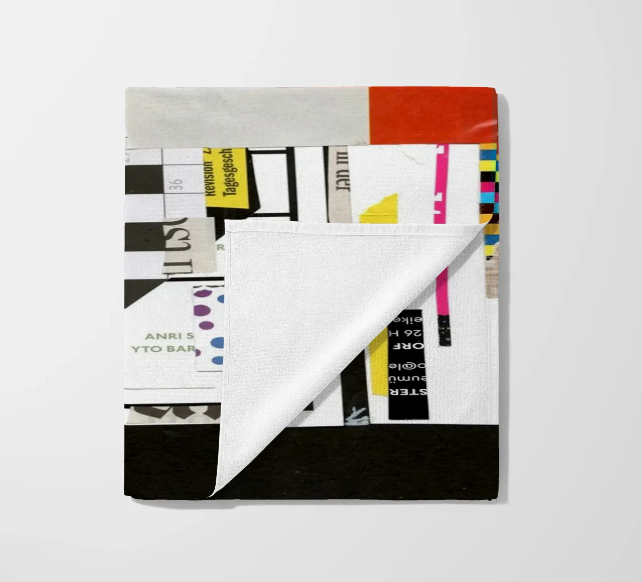 white paper dreams 2 Strandtuch von Marko Köppe
