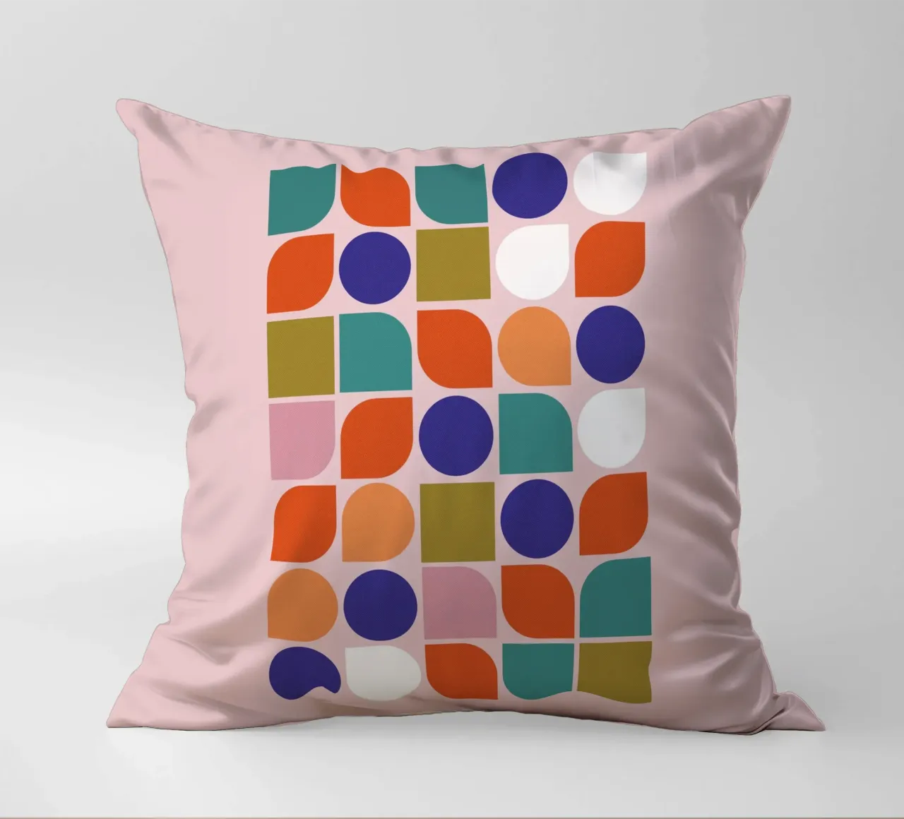 Retro Geometric Shapes Colorful Abstract Art Print kussen van showmemars