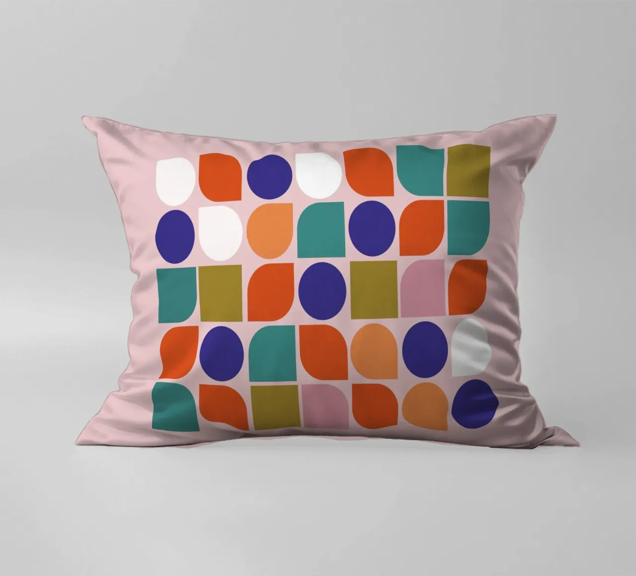 Retro Geometric Shapes Colorful Abstract Art Print kussen van showmemars