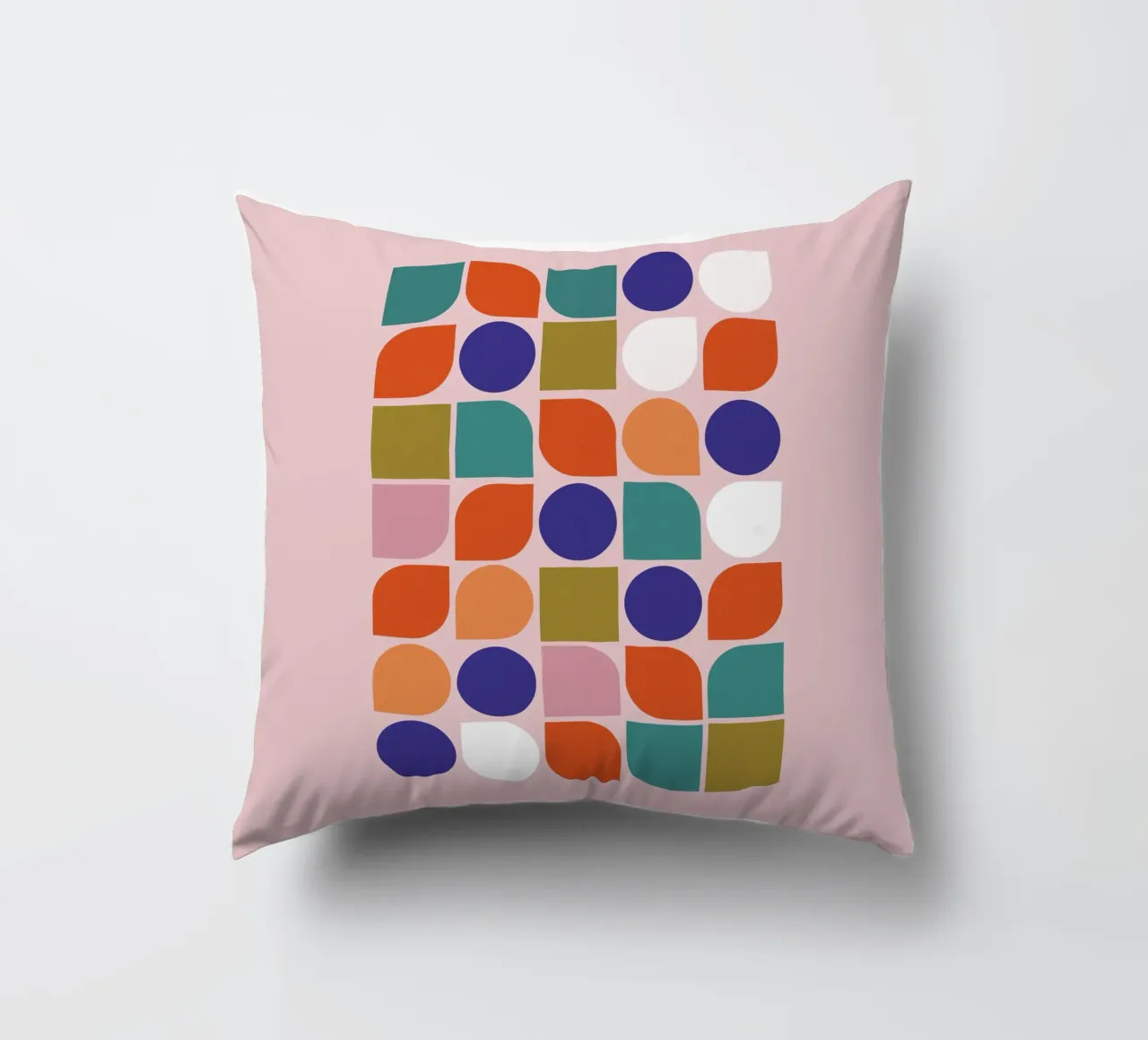 Retro Geometric Shapes Colorful Abstract Art Print kussen van showmemars