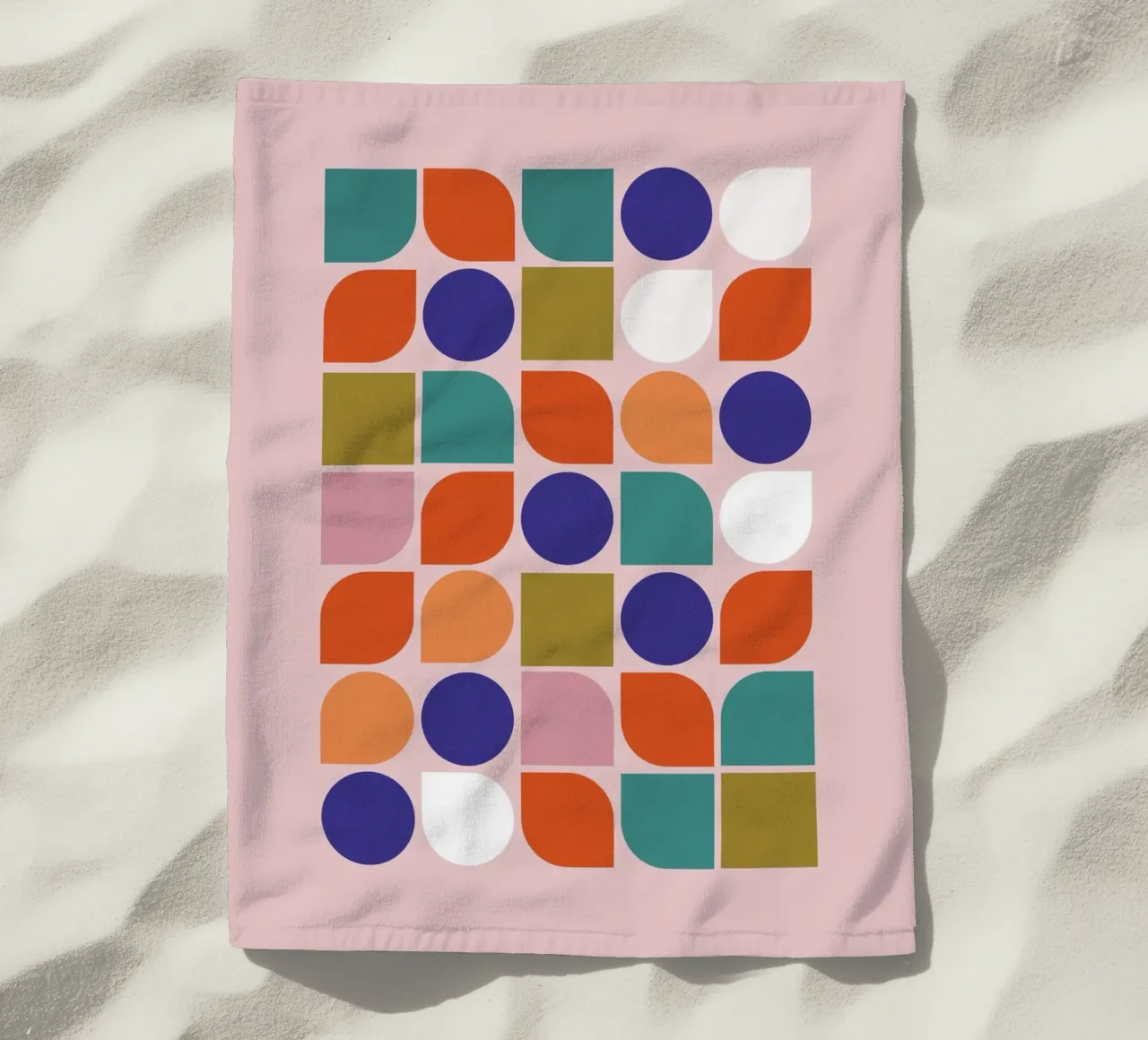 Retro Geometric Shapes Colorful Abstract Art Print toalla de playa de showmemars