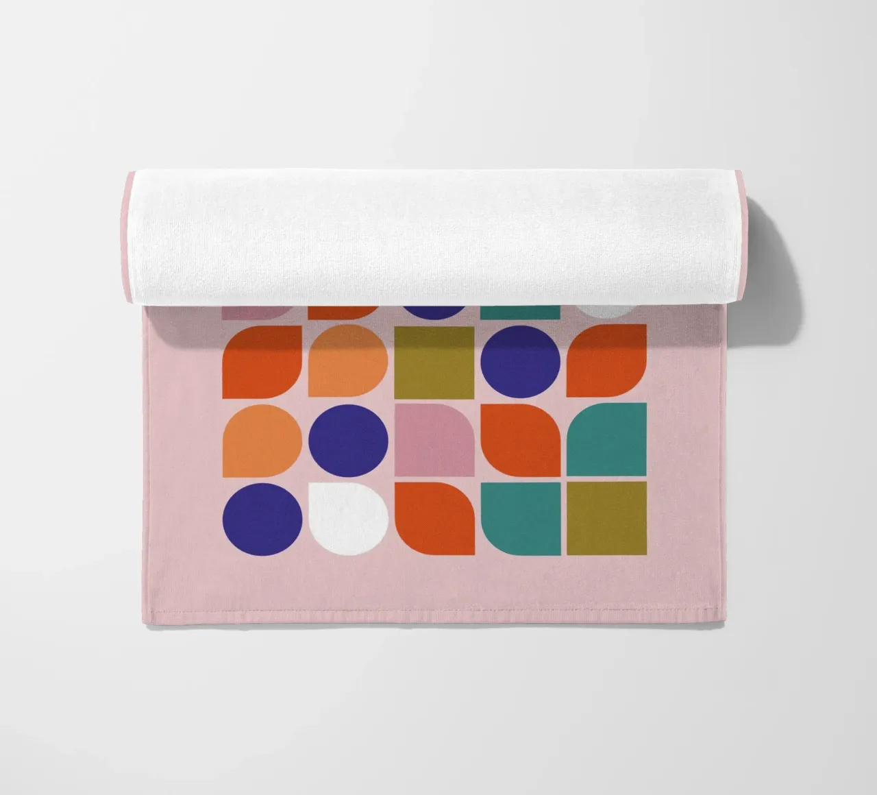 Retro Geometric Shapes Colorful Abstract Art Print toalla de playa de showmemars
