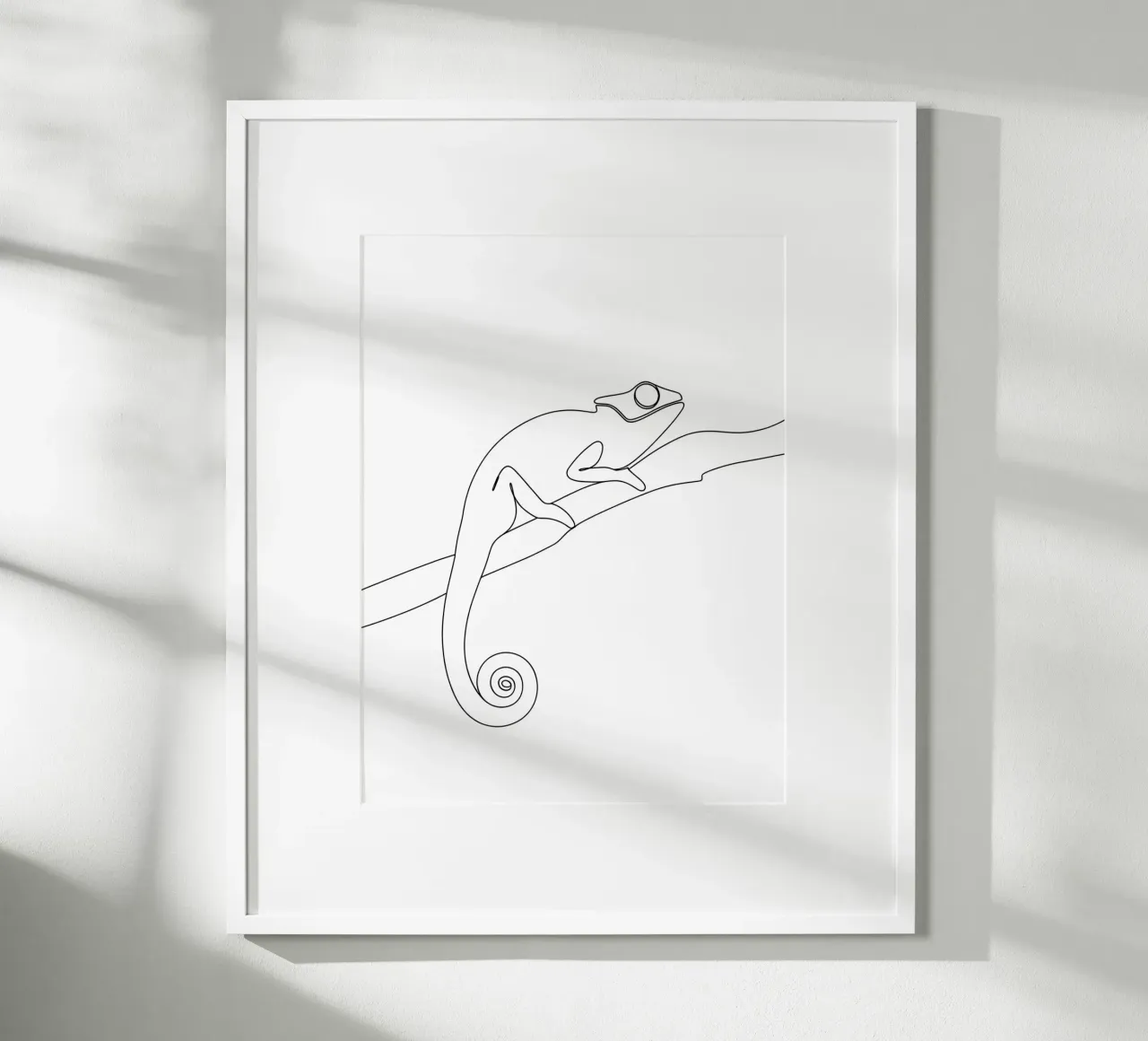 Line art camaleonte minimalista poster con telaio in legno da Viv Line Art