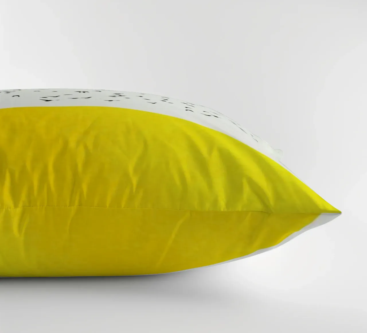 A Thousand Birds Kissen von Kubistika