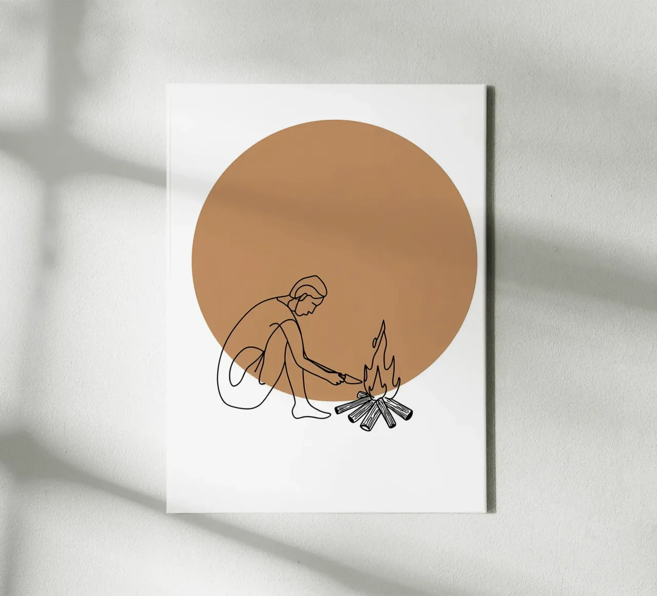 Person am Lagerfeuer sitzend Minimalist Line Art Leinwand mit Schattenfugenrahmen von Viv Line Art