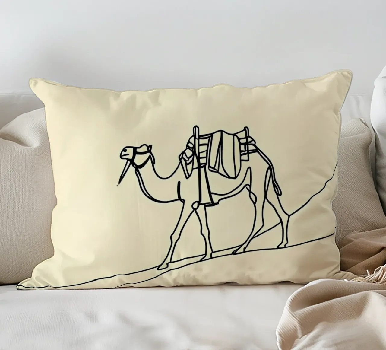 Camel in Desert Minimalist Line Art coussin de Viv Line Art