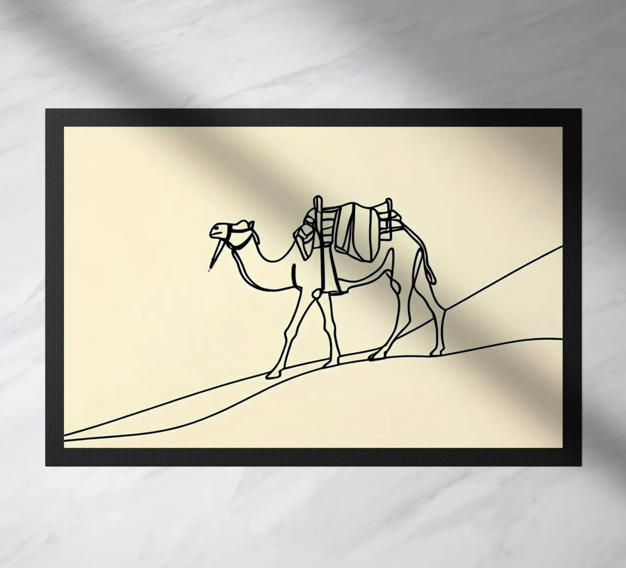 Camel in Desert Minimalist Line Art Fußmatte von Viv Line Art
