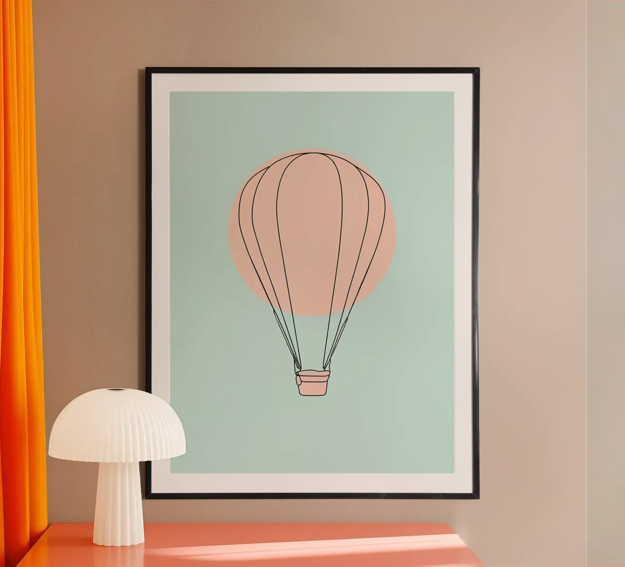 Disegno lineare minimalista di una mongolfiera poster con telaio in plastica da Viv Line Art
