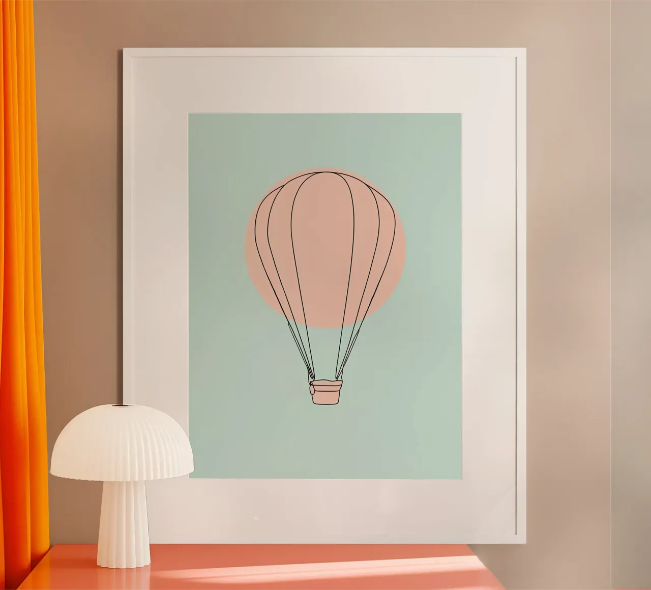Disegno lineare minimalista di una mongolfiera poster con telaio in plastica da Viv Line Art