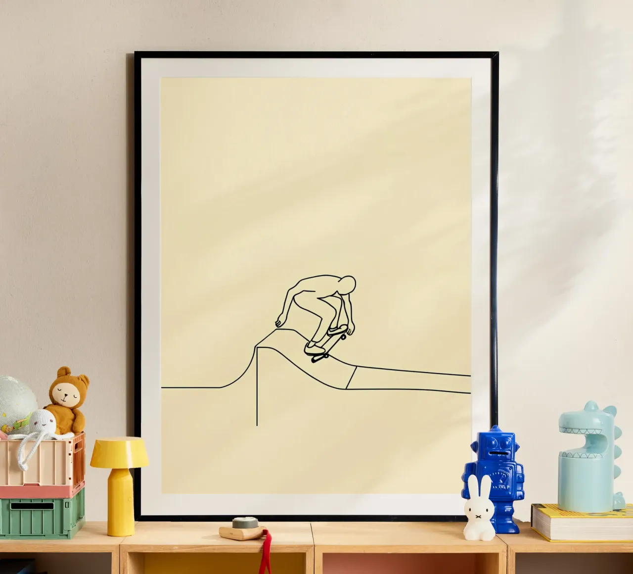 Arte lineare minimalista di uno skateboarder poster con telaio in plastica da Viv Line Art