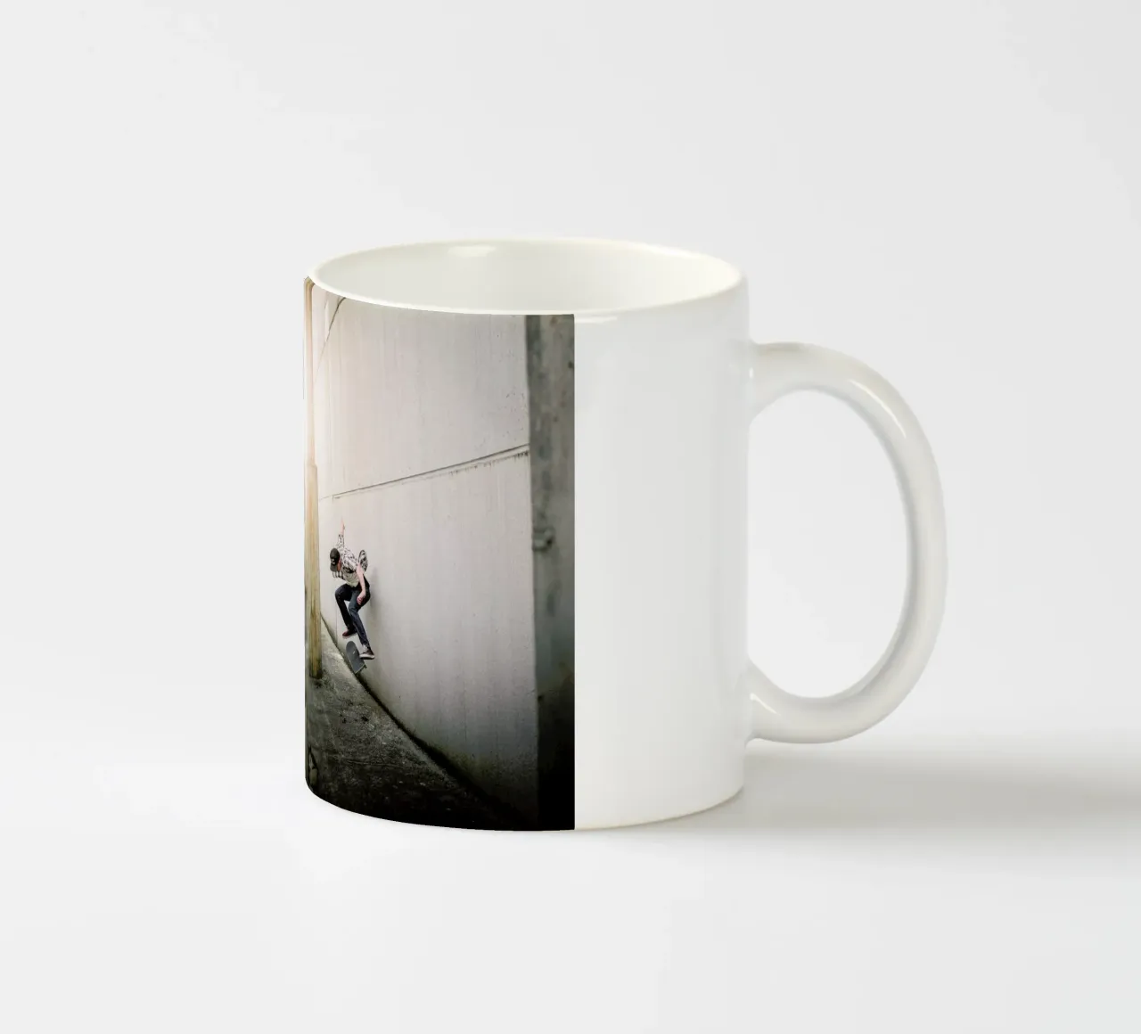 Off the Streets tazza in ceramica da Philipp Reinhard