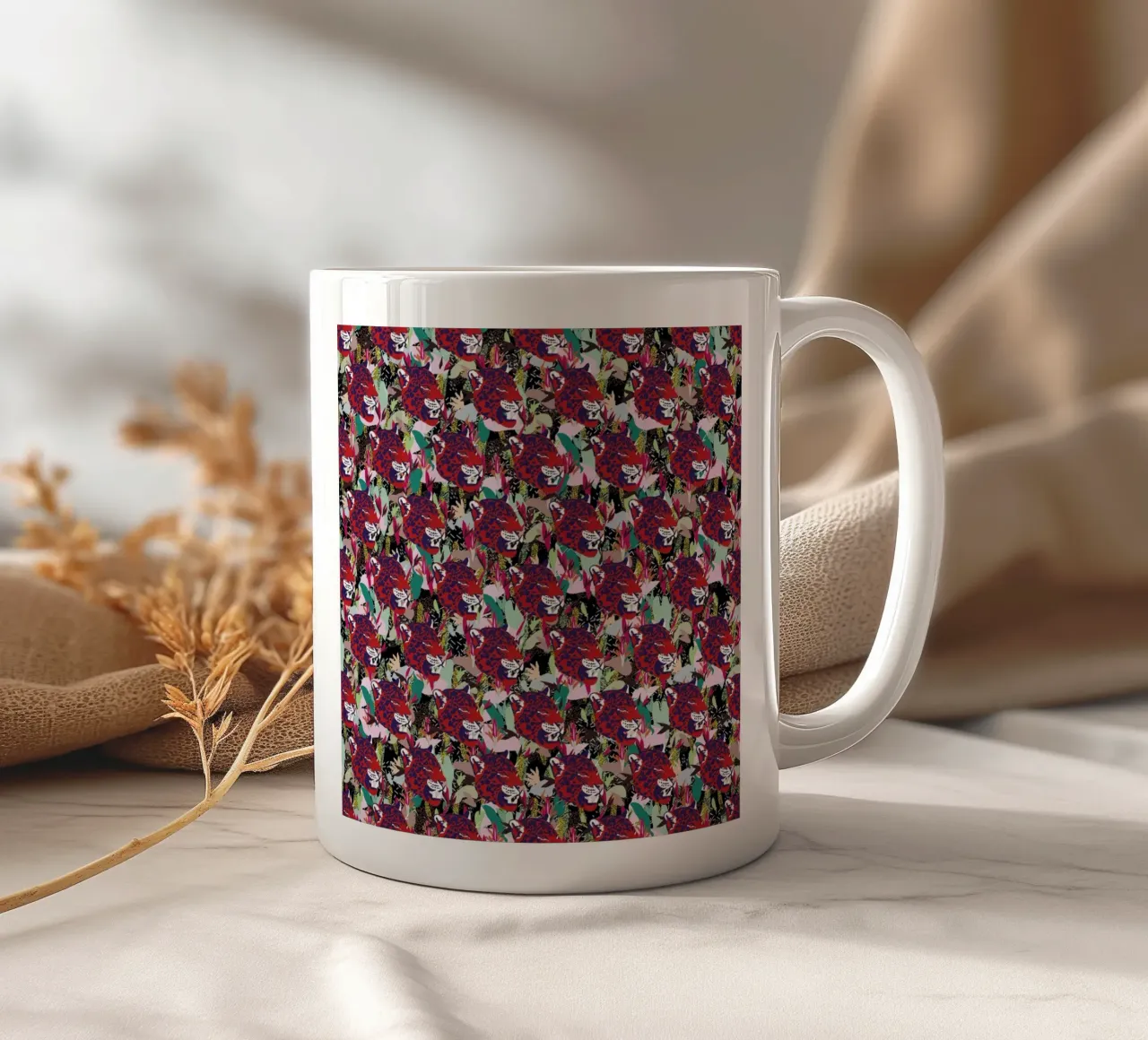 Nature Pastel In A Tooth And Clawa tazza in ceramica da Mariery Young