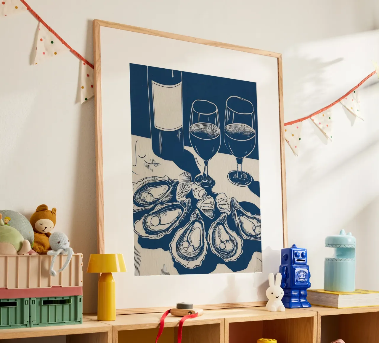 Ostriche e vino, cibo Neutro Blu Bianco poster con telaio in legno da Peaches Art Prints