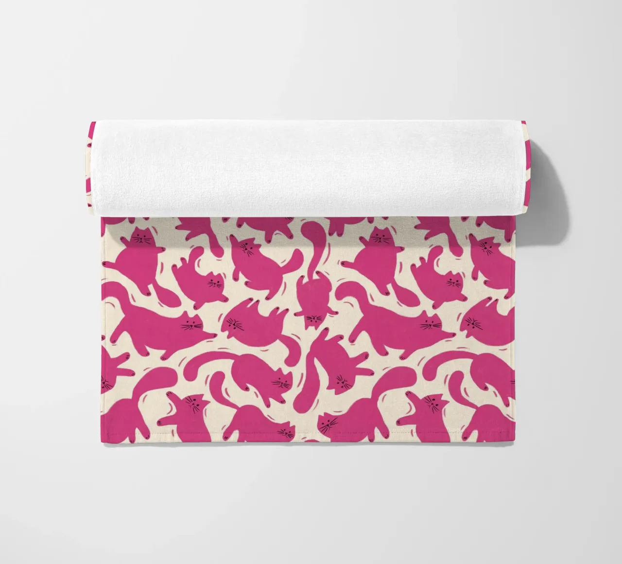 Hot Pink Cats Playful Fun Pattern for Cat Lovers telo mare da showmemars