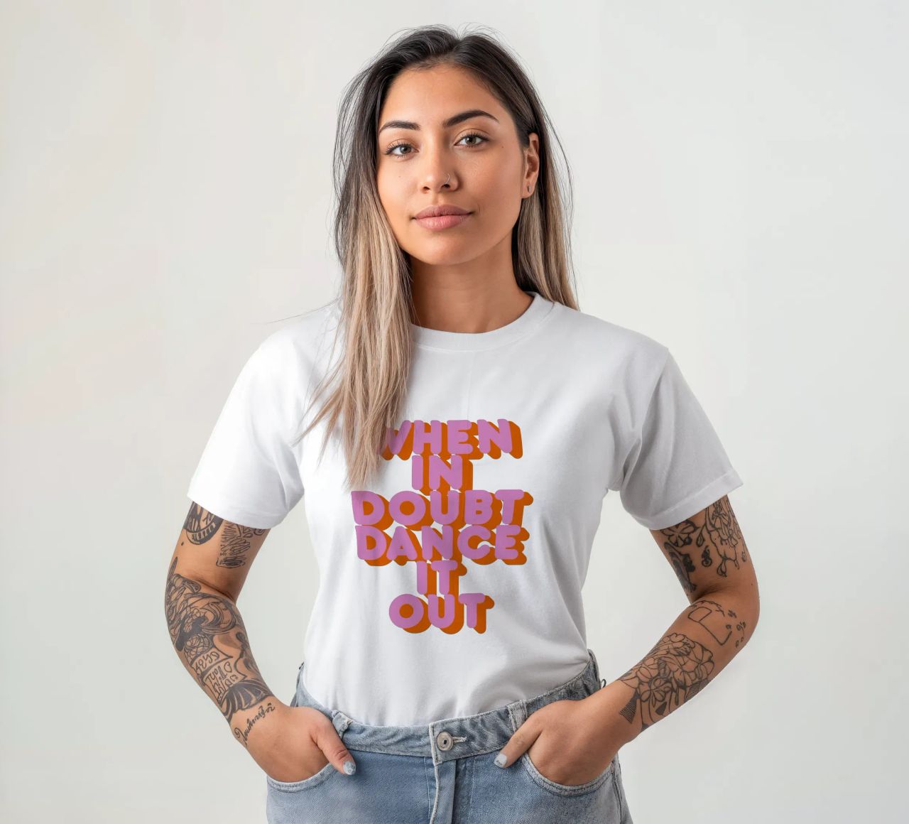 When in Doubt Dance It Out Fun Retro Typography camiseta de showmemars