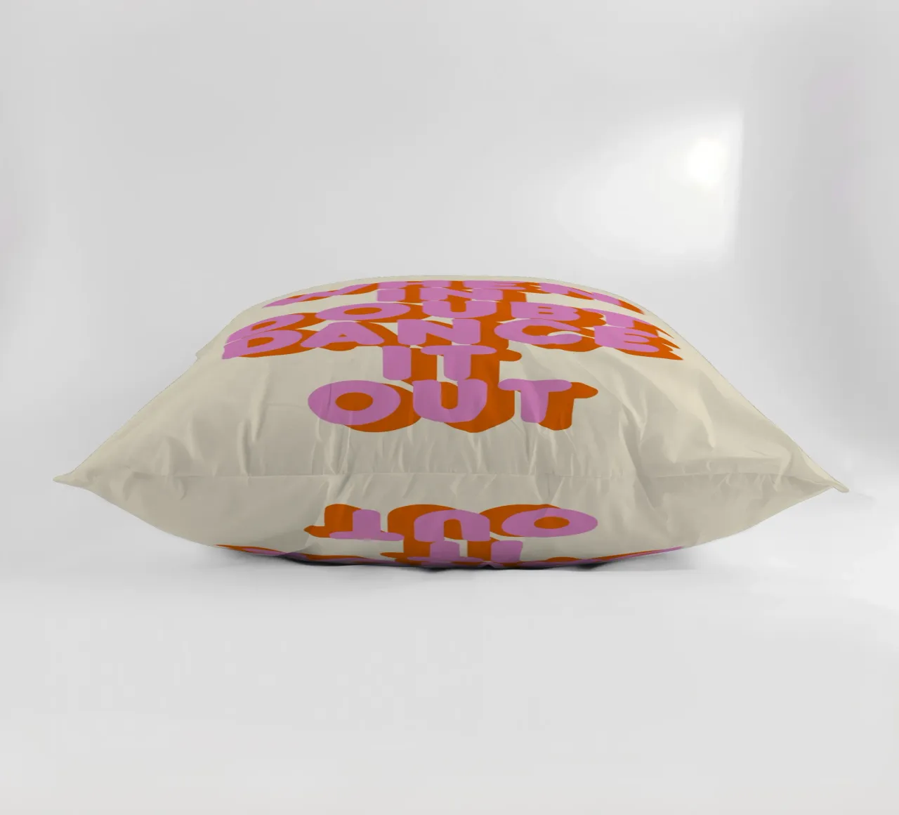 When in Doubt Dance It Out Fun Retro Typography cuscino da showmemars