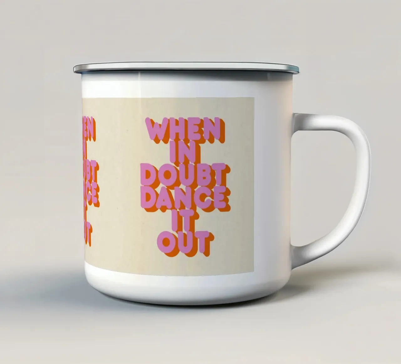 When in Doubt Dance It Out Fun Retro Typography mug en émail de showmemars