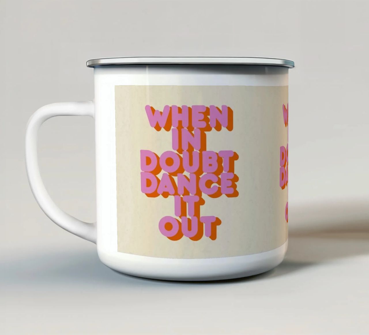 When in Doubt Dance It Out Fun Retro Typography tazza in smalto da showmemars