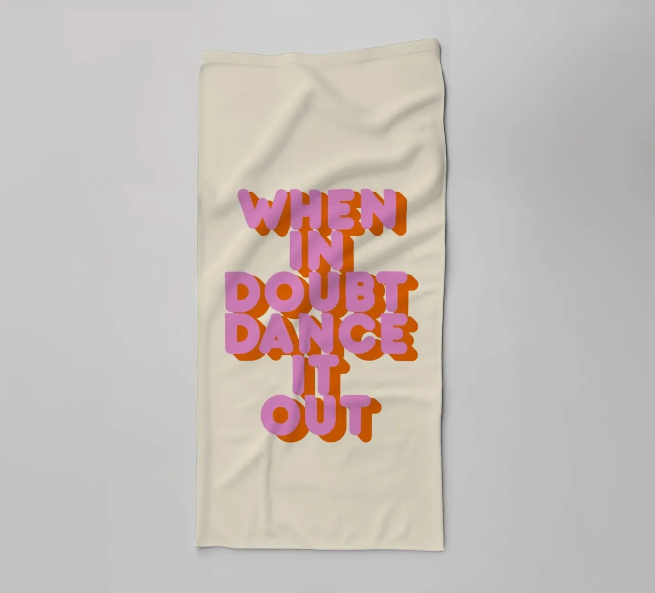 When in Doubt Dance It Out Fun Retro Typography asciugamano da bagno da showmemars