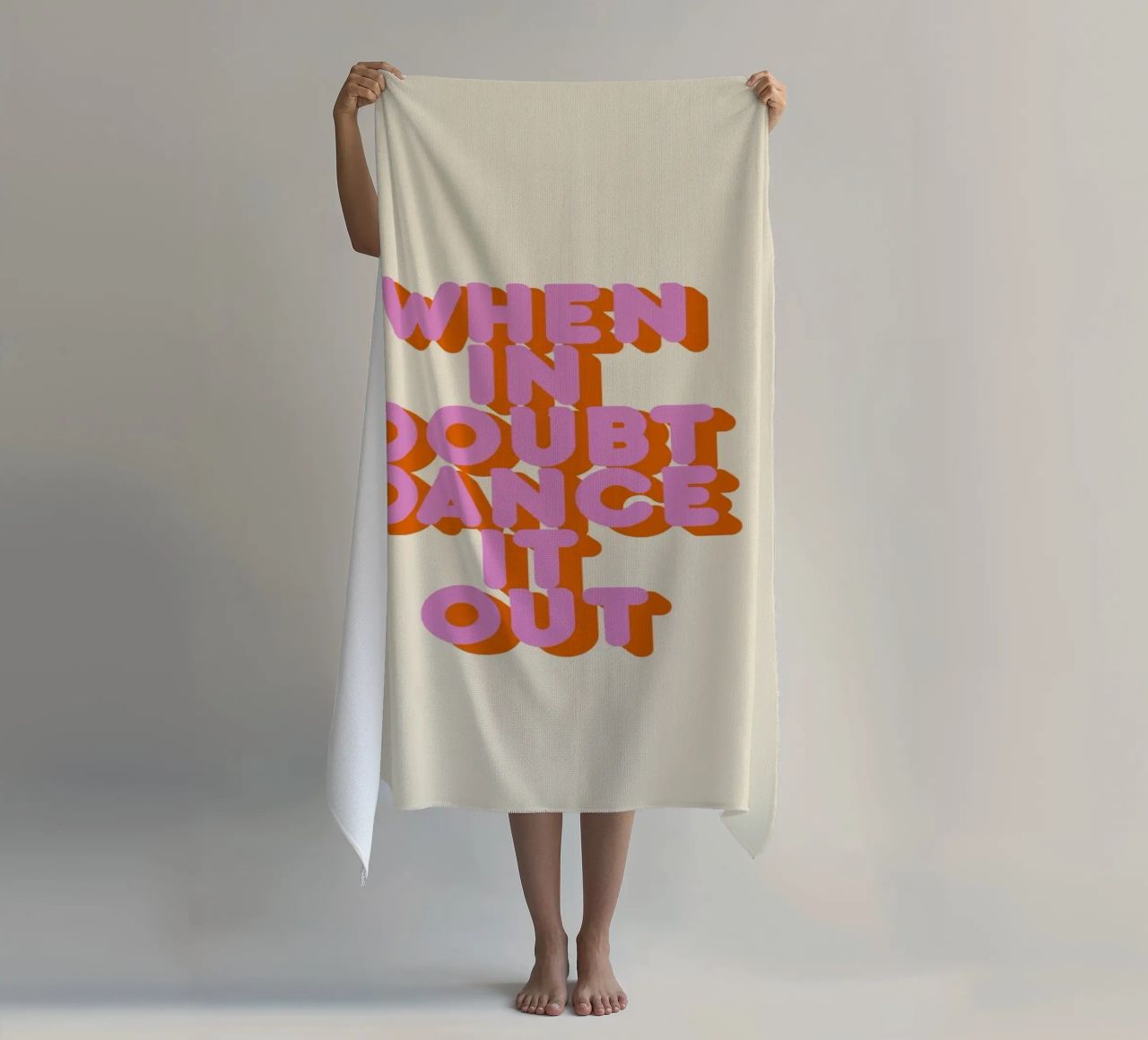 When in Doubt Dance It Out Fun Retro Typography telo mare da showmemars