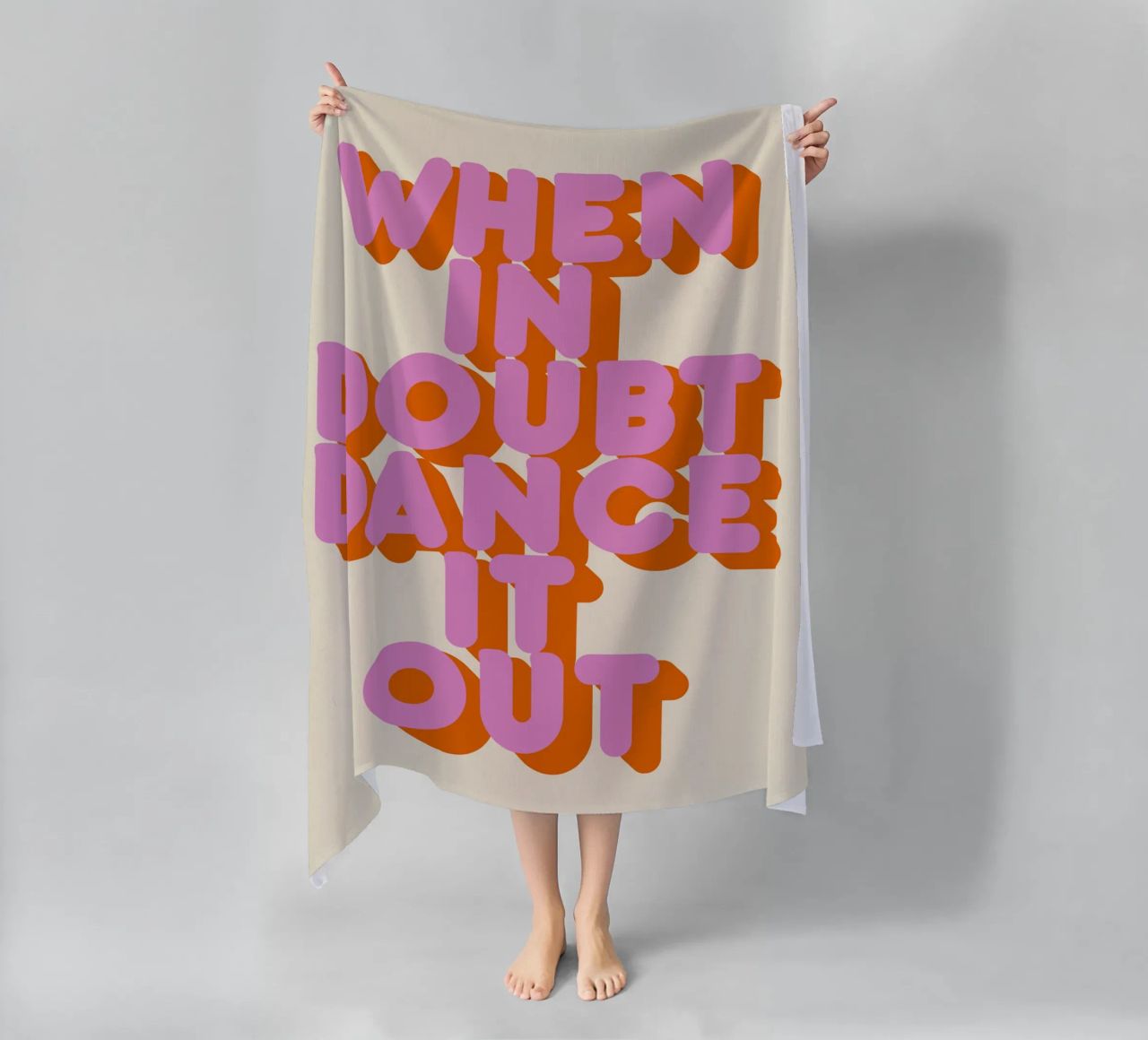 When in Doubt Dance It Out Fun Retro Typography telo mare da showmemars