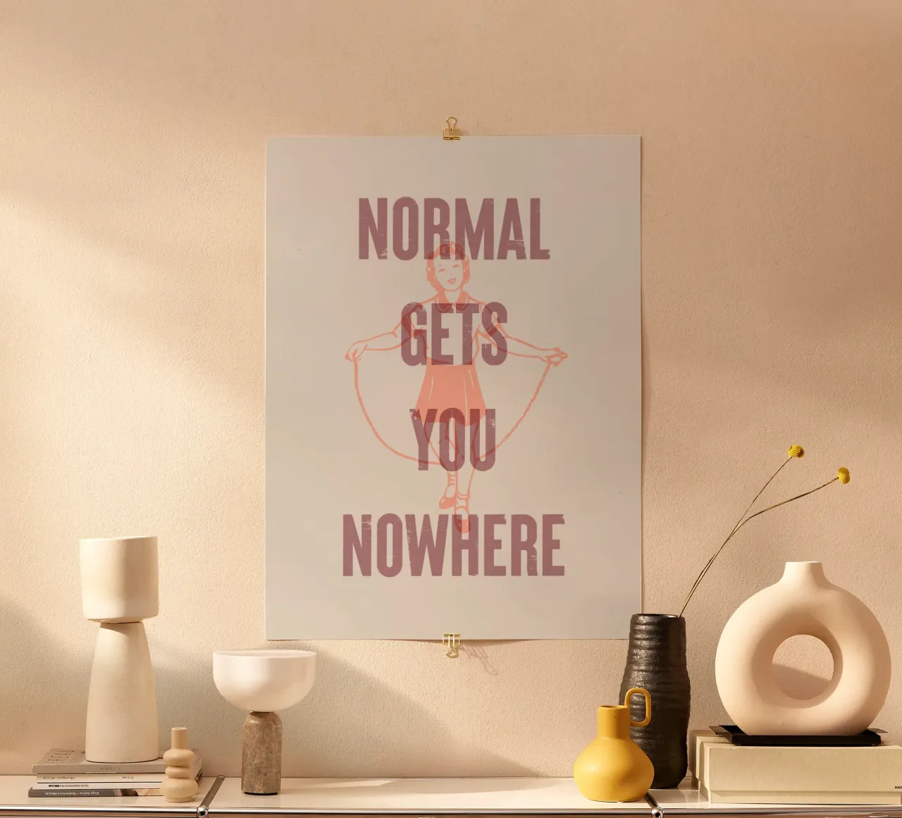 Normalität bringt dich nicht weiter Poster mit Holzrahmen von Vintagrafica