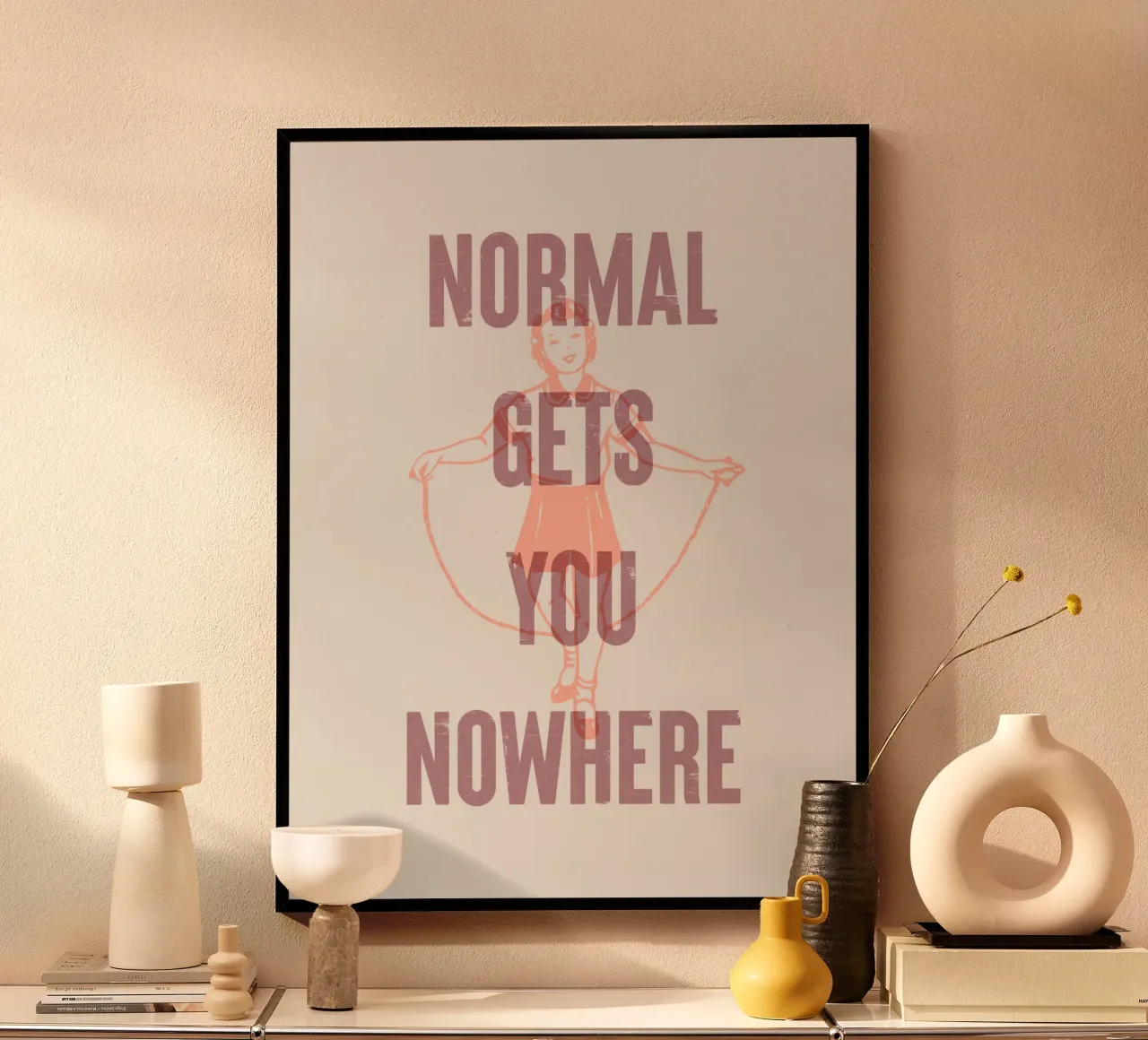 Normalität bringt dich nicht weiter Poster mit Holzrahmen von Vintagrafica