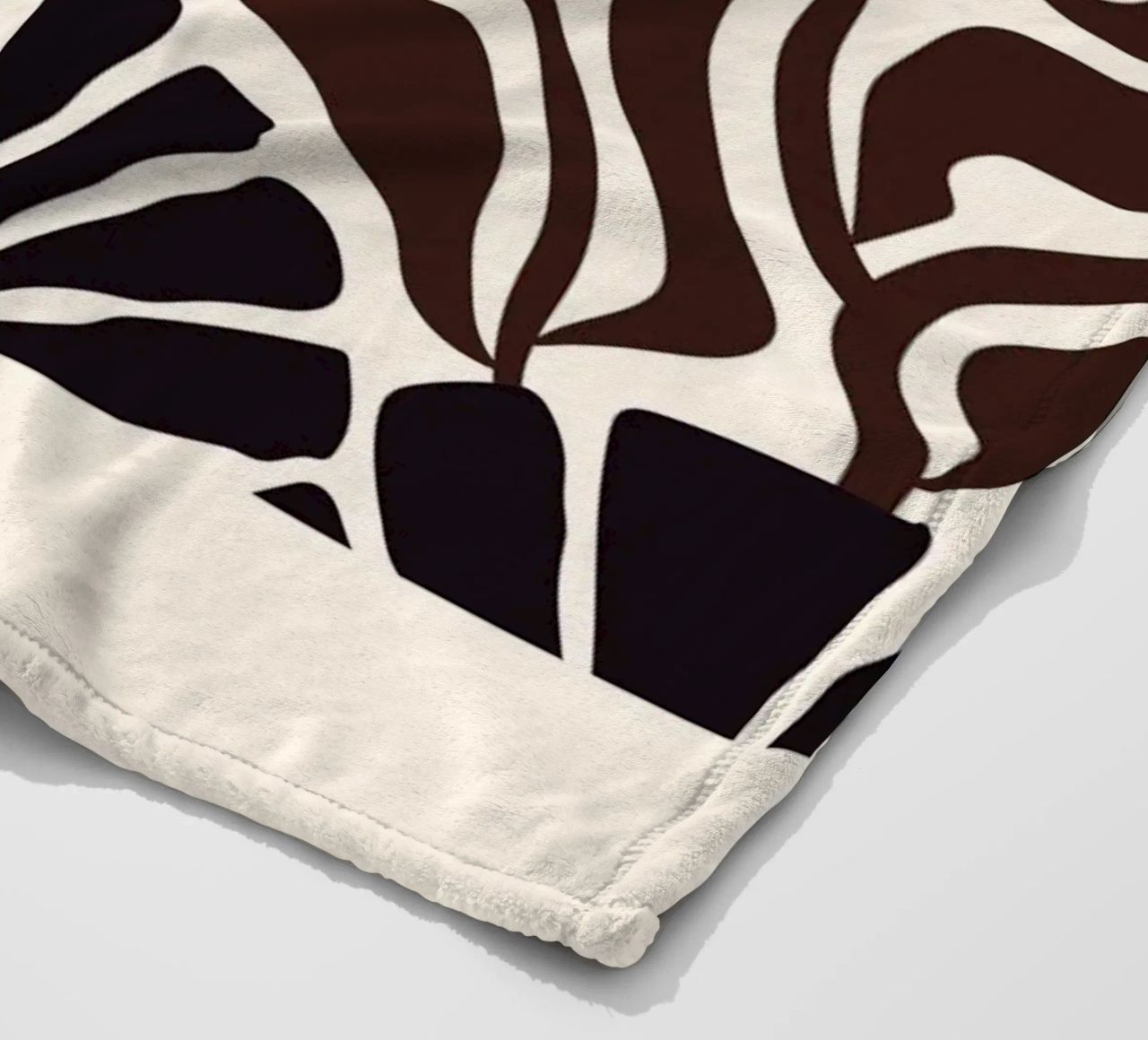 Minimal Flower Print | Black & Brown Elegant Design fleecedeken van PrintCessStudio