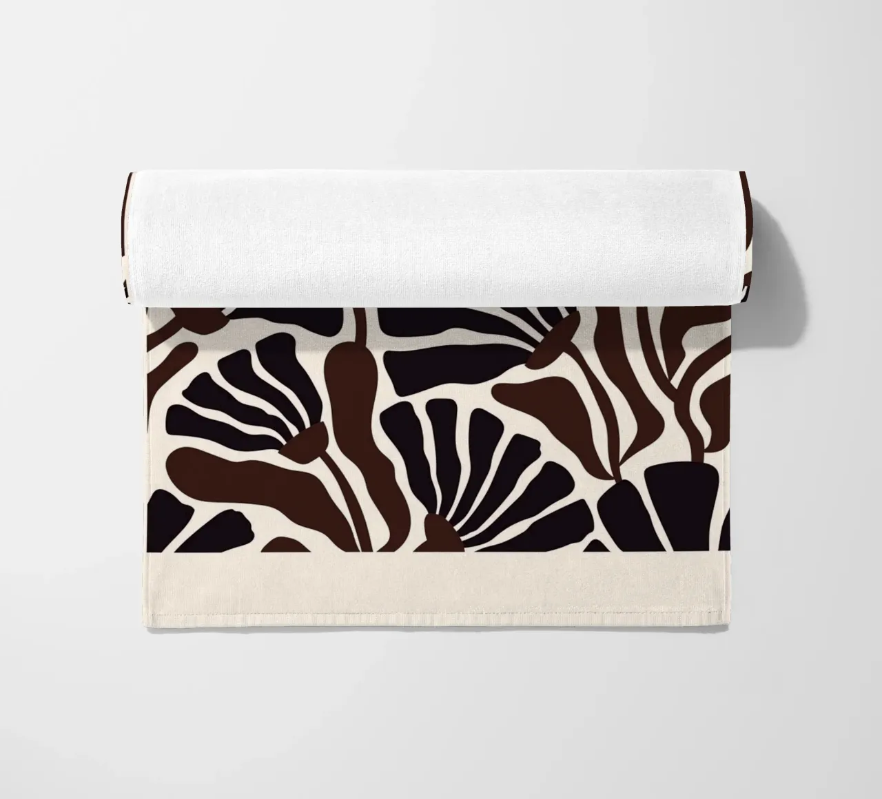 Minimal Flower Print | Black & Brown Elegant Design strandhanddoek van PrintCessStudio