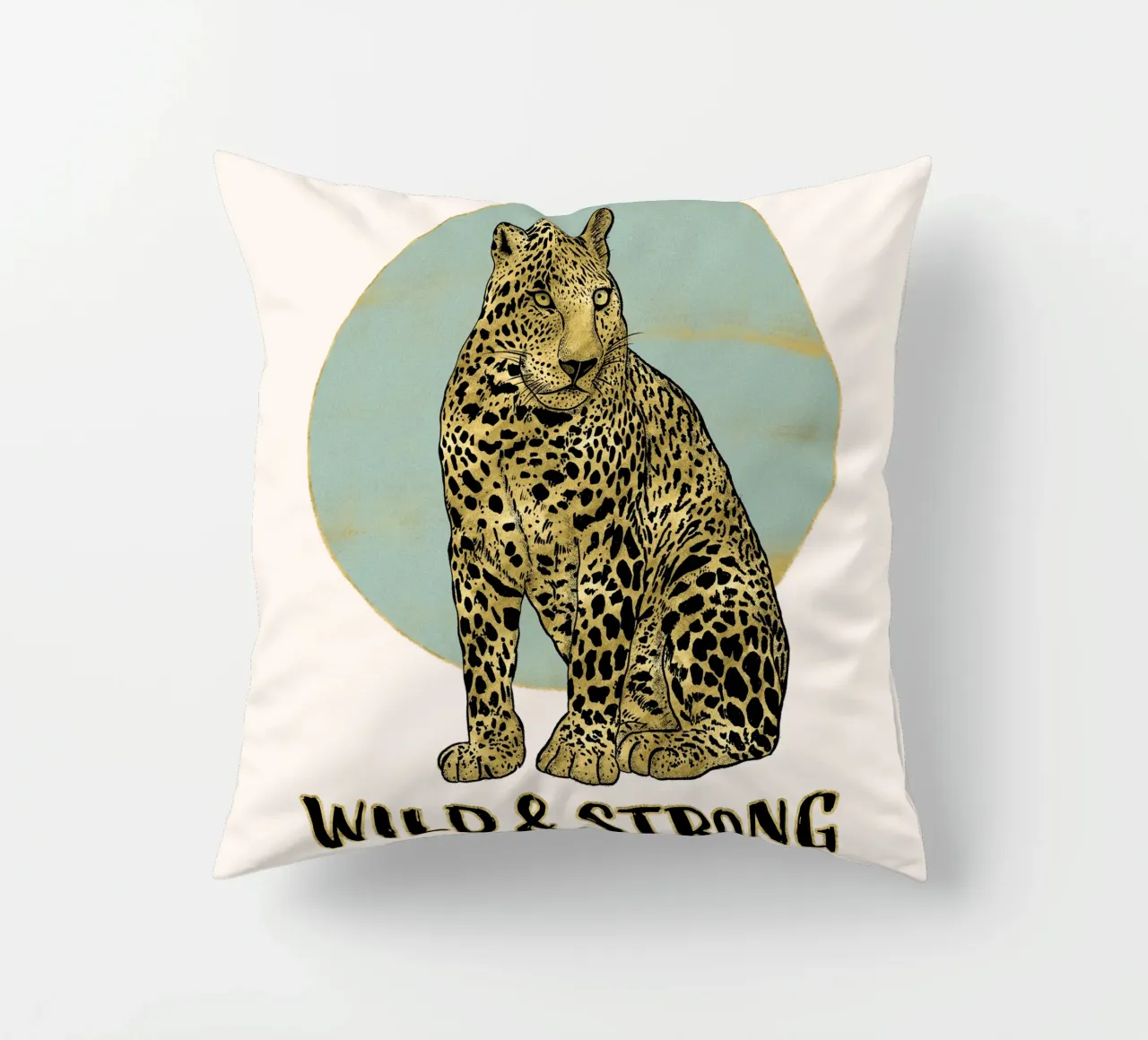 Selvaggio e forte. Maestoso leopardo seduto con refuso. cuscino da CalliLetters