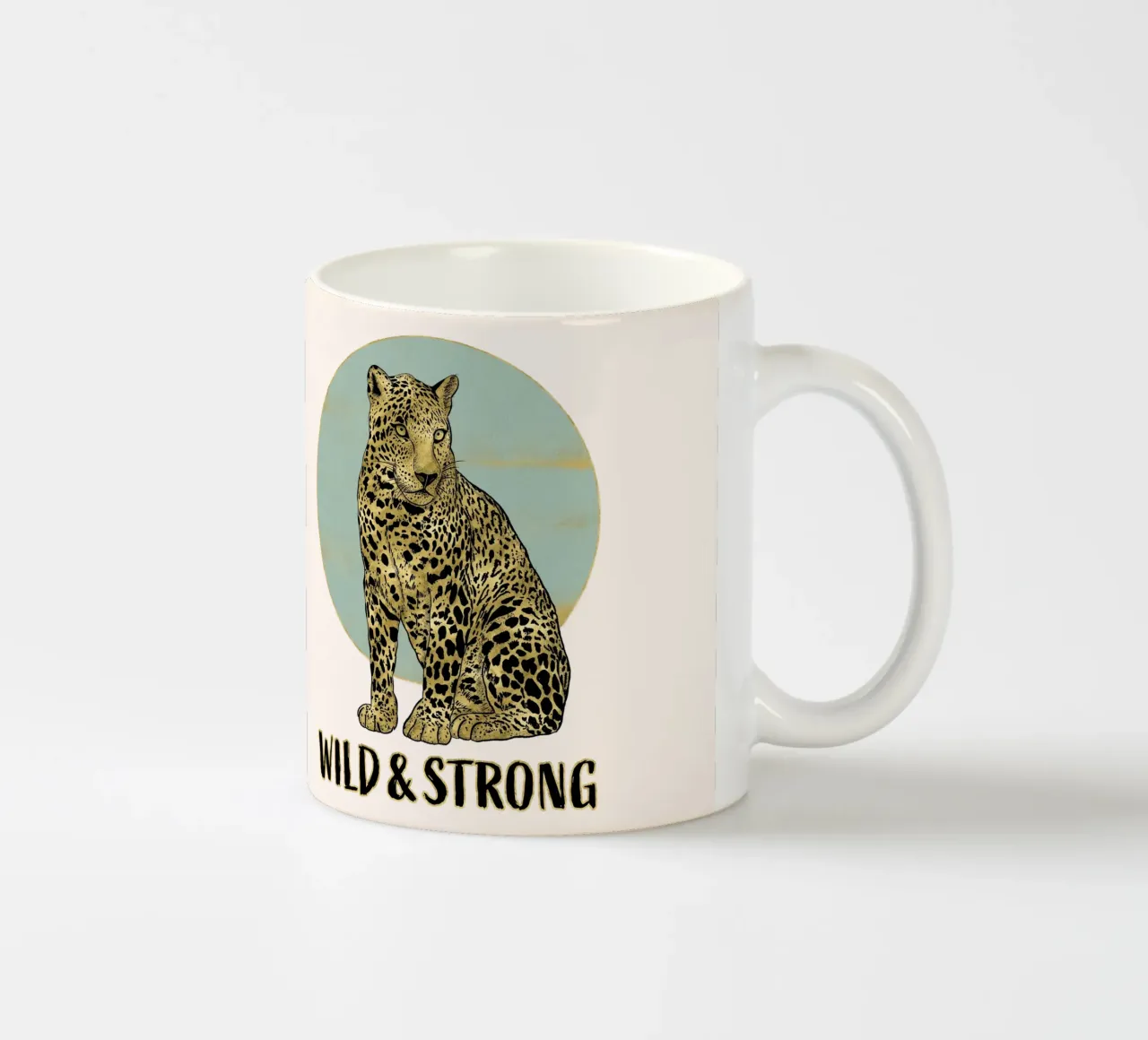 Selvaggio e forte. Maestoso leopardo seduto con refuso. tazza in ceramica da CalliLetters