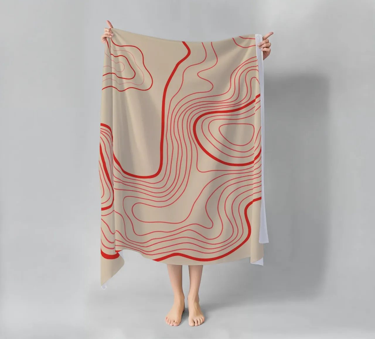 Hypnotic Red Swirl | Artsy Beige Background Print telo mare da PrintCessStudio