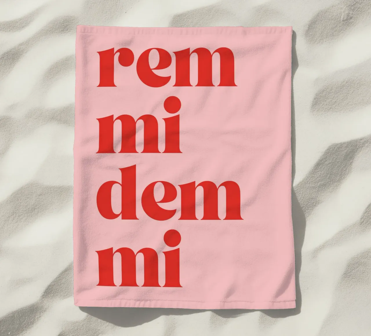 Remmidemmi | Lustiger & Lebhafter Statement Print telo mare da PrintCessStudio