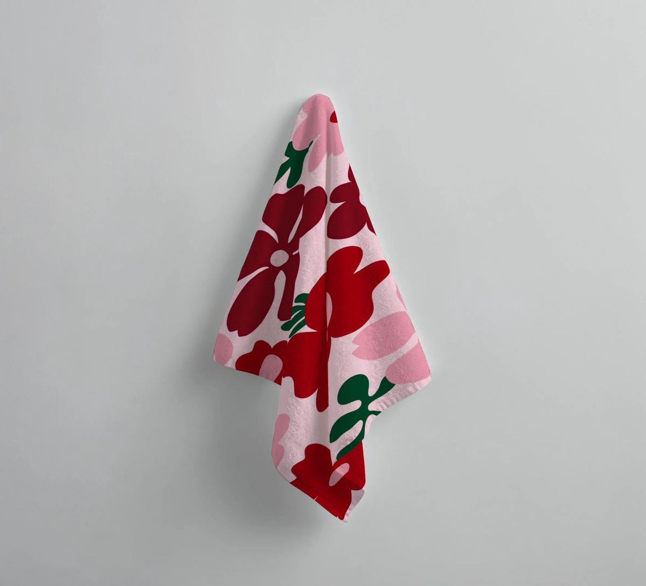 Fleurs abstraites groovy, fleurs rouges colorées serviette de bain de pdigitalprints