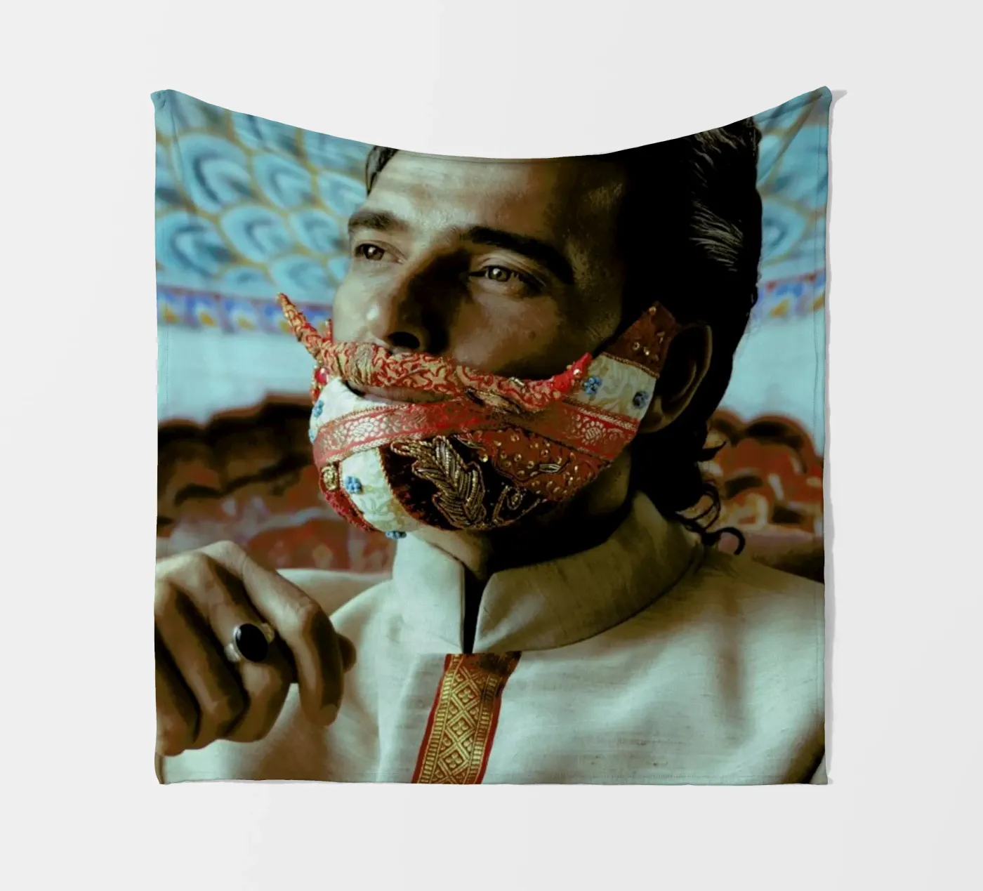 Postiche 1 fleecedeken van Julian Wolkenstein