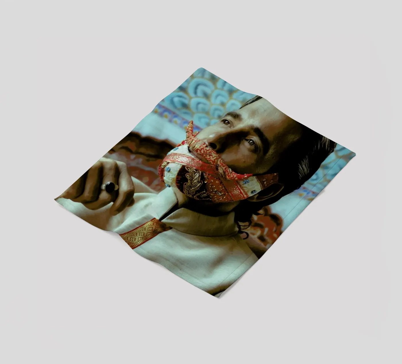 Postiche 1 fleecedeken van Julian Wolkenstein